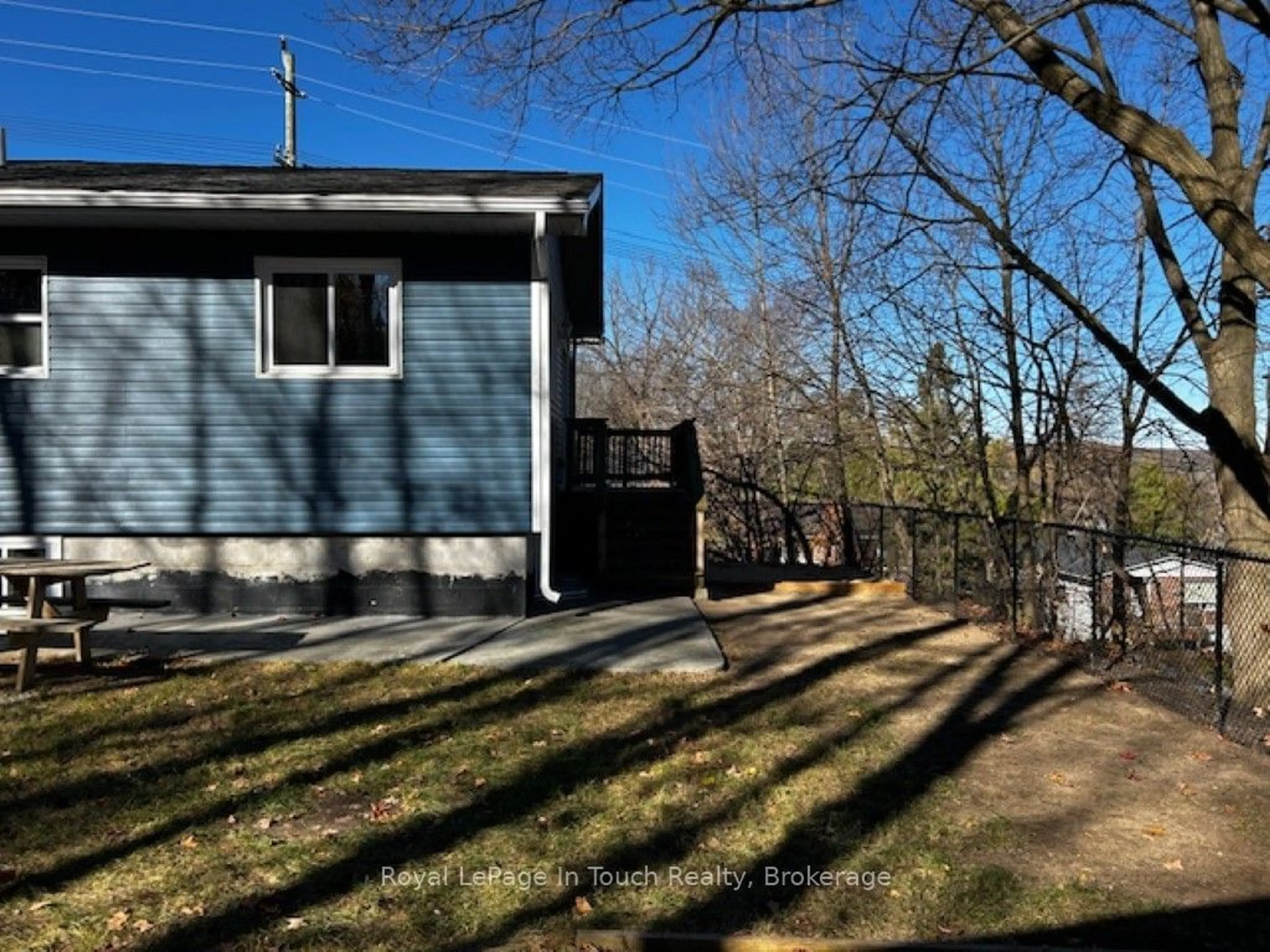 A pic from outside/outdoor area/front of a property/back of a property/a pic from drone, forest/trees view for 687 MONTREAL St, Midland Ontario L4R 1G5