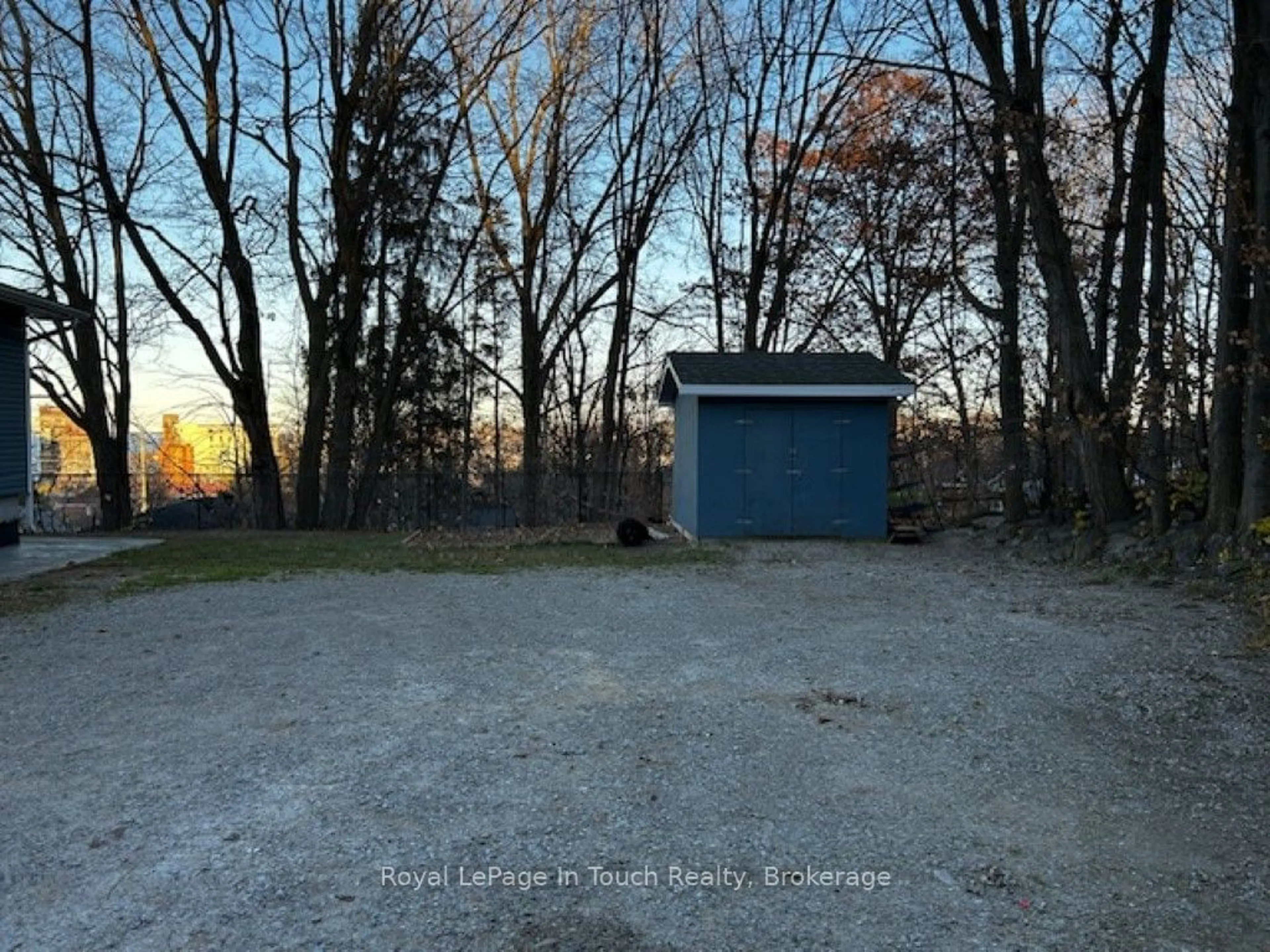 Shed for 687 MONTREAL St, Midland Ontario L4R 1G5