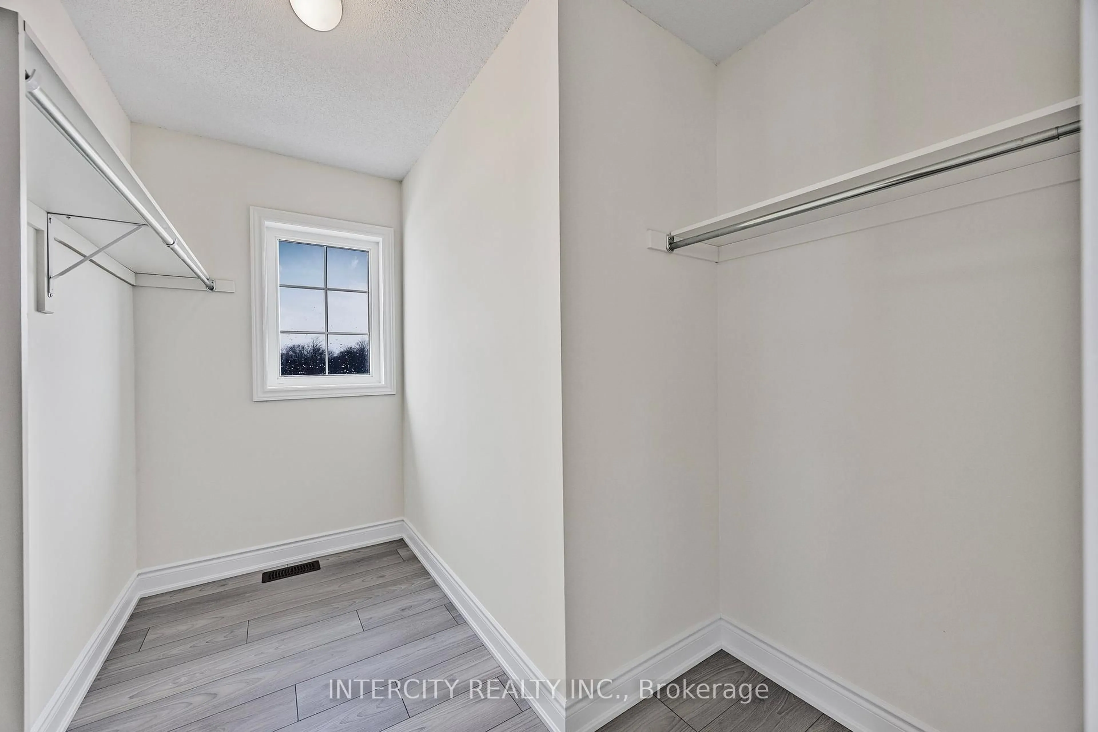 A pic of a room for 1 Avalon Dr, Wasaga Beach Ontario L9R 0M2
