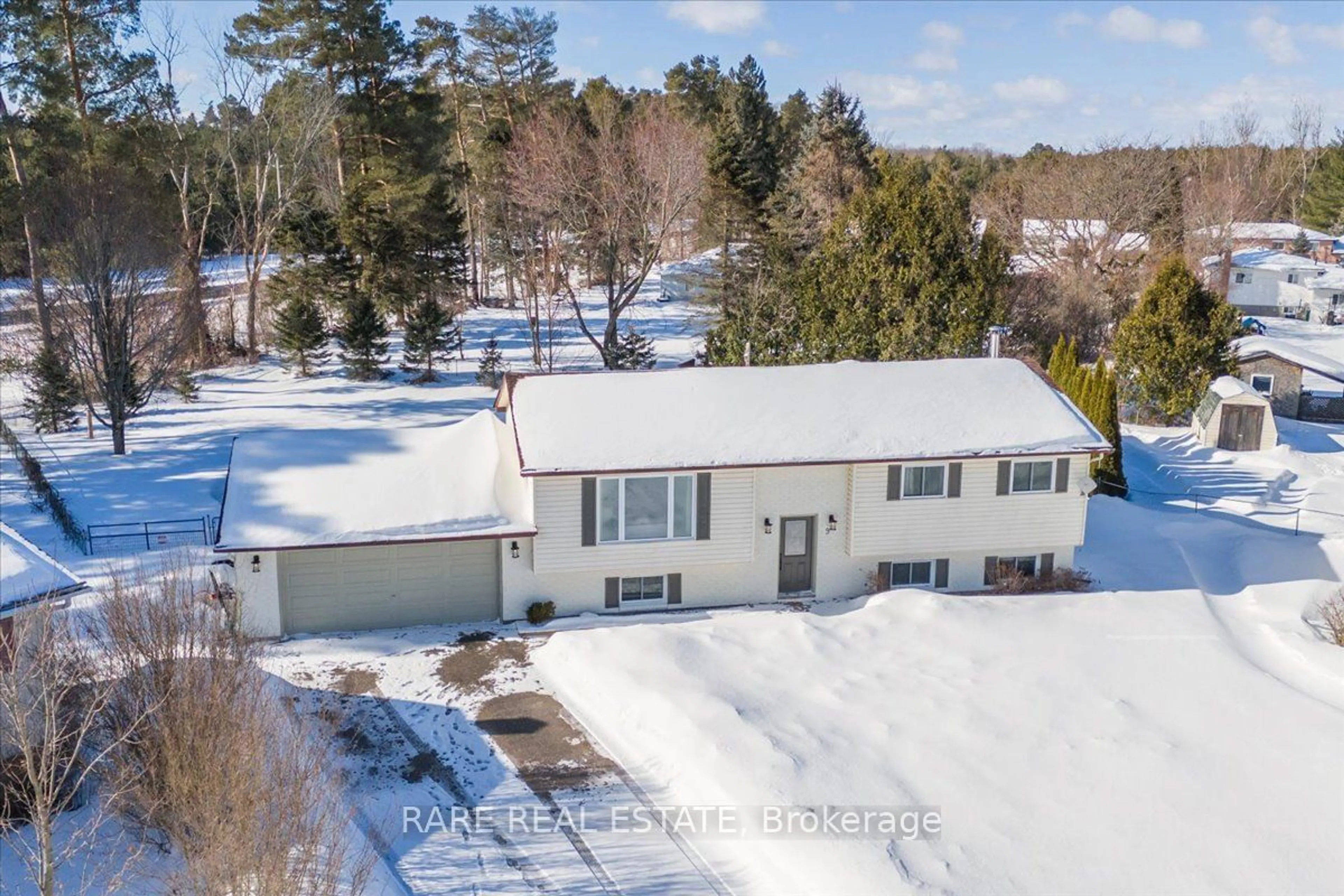 A pic from outside/outdoor area/front of a property/back of a property/a pic from drone, street for 9 Tuxedo Crt, Clearview Ontario L0M 1N0