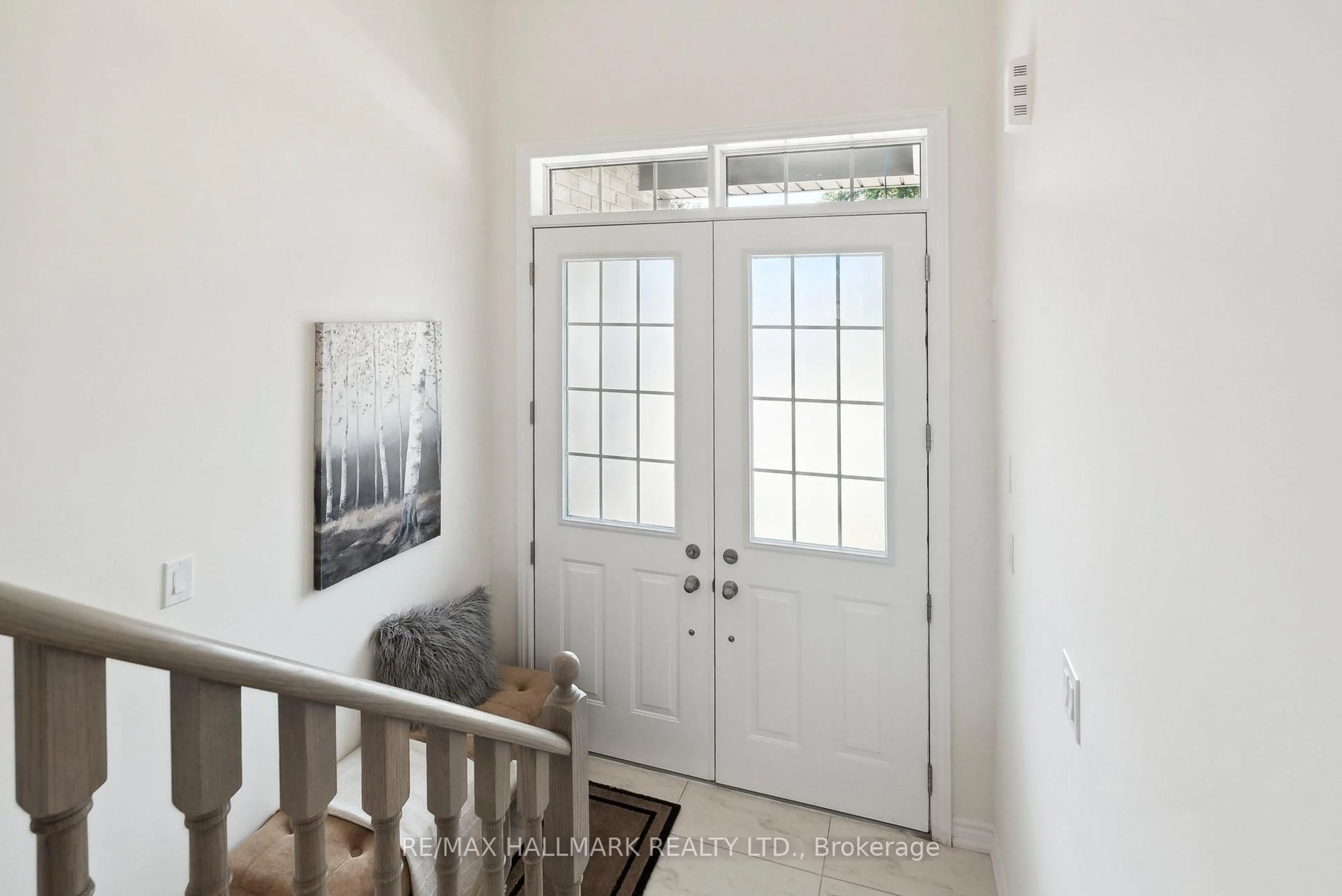 Indoor entryway for 346 Ramblewood Dr, Wasaga Beach Ontario L9Z 0L5