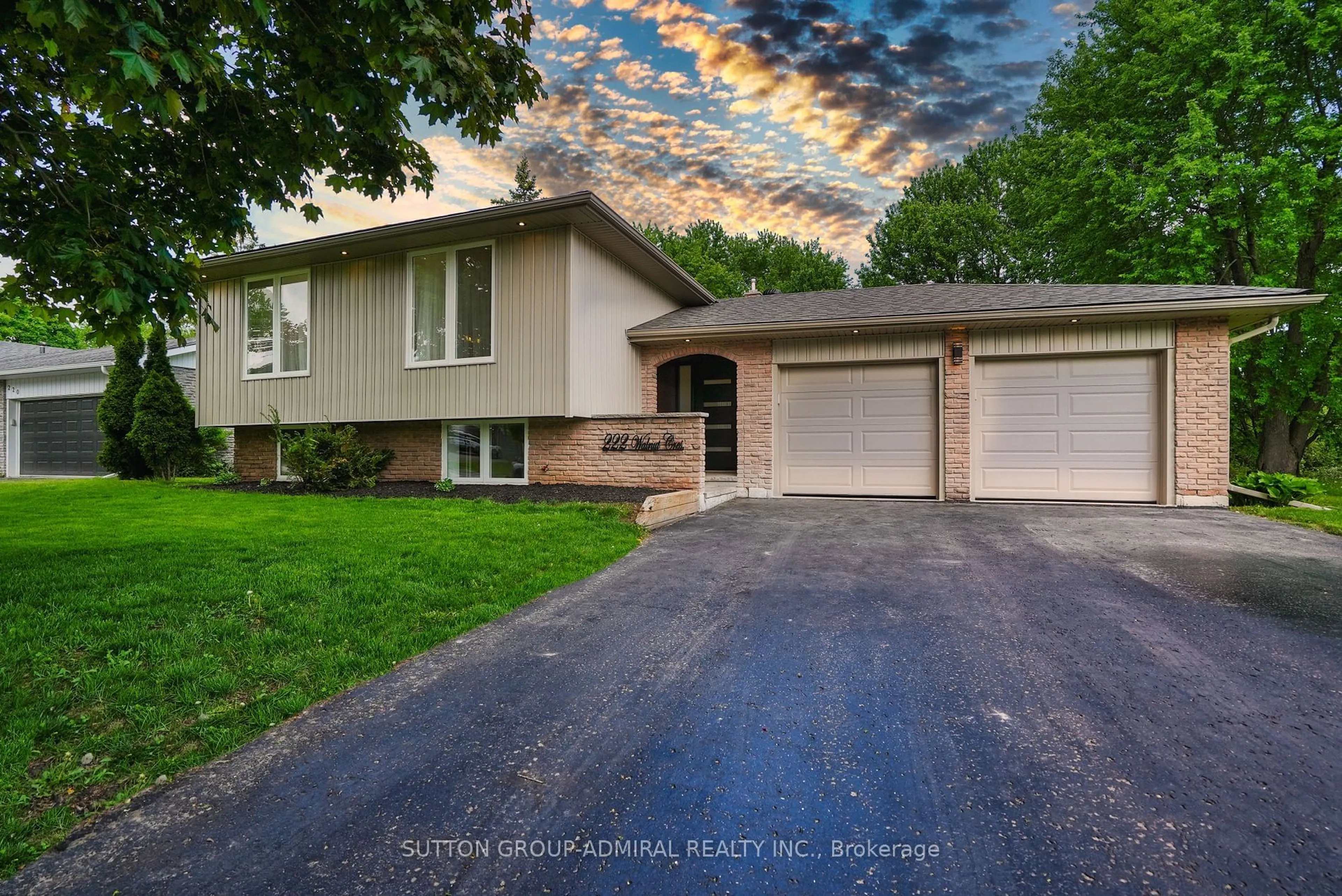 Home with vinyl exterior material, street for 222 Walnut Cres, Barrie Ontario L4N 4J6