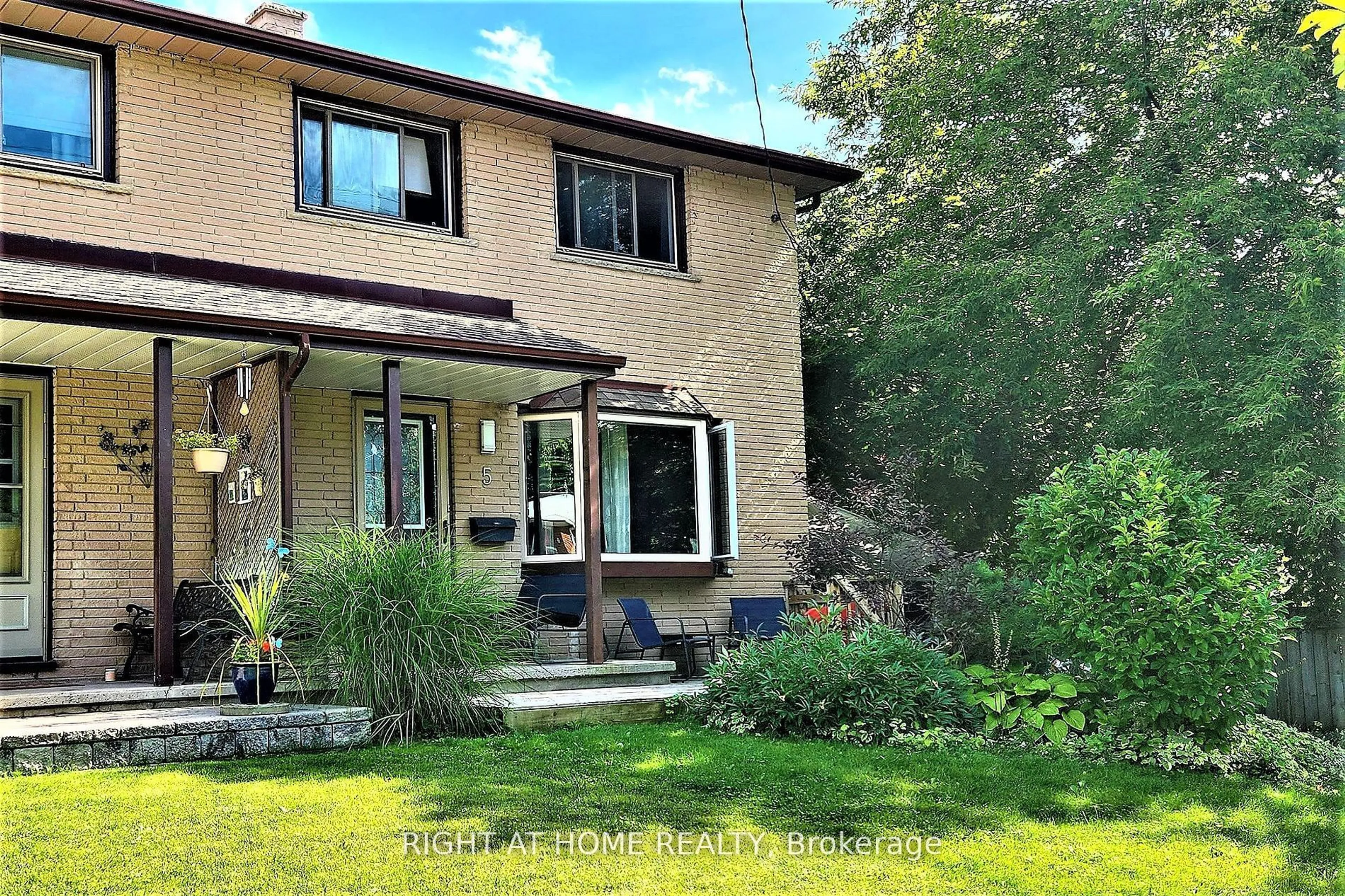 Home with brick exterior material, street for 5 Queen St, Barrie Ontario L4M 1Y9