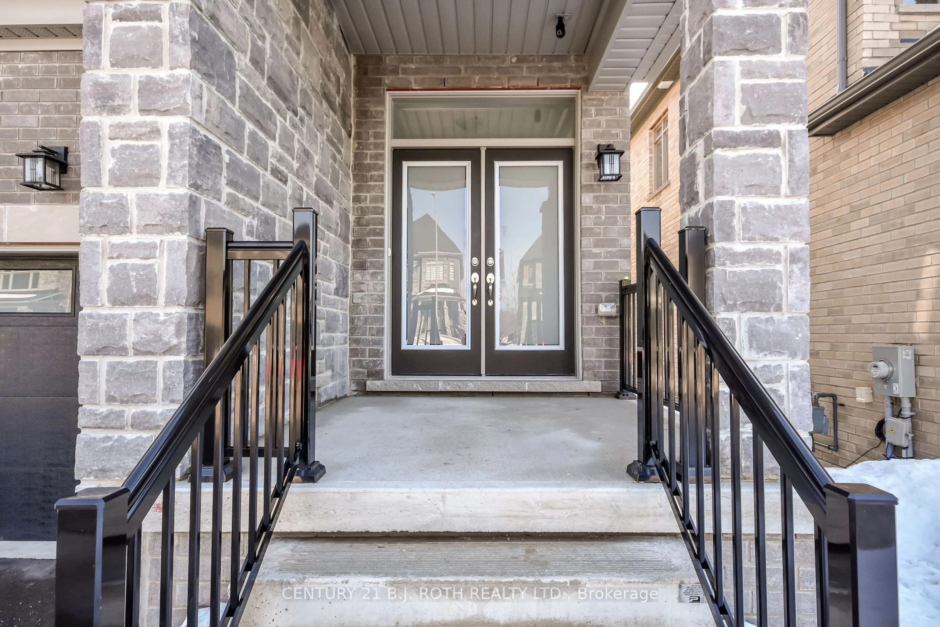 Indoor entryway for 130 Franklin Tr, Barrie Ontario L9J 0J2