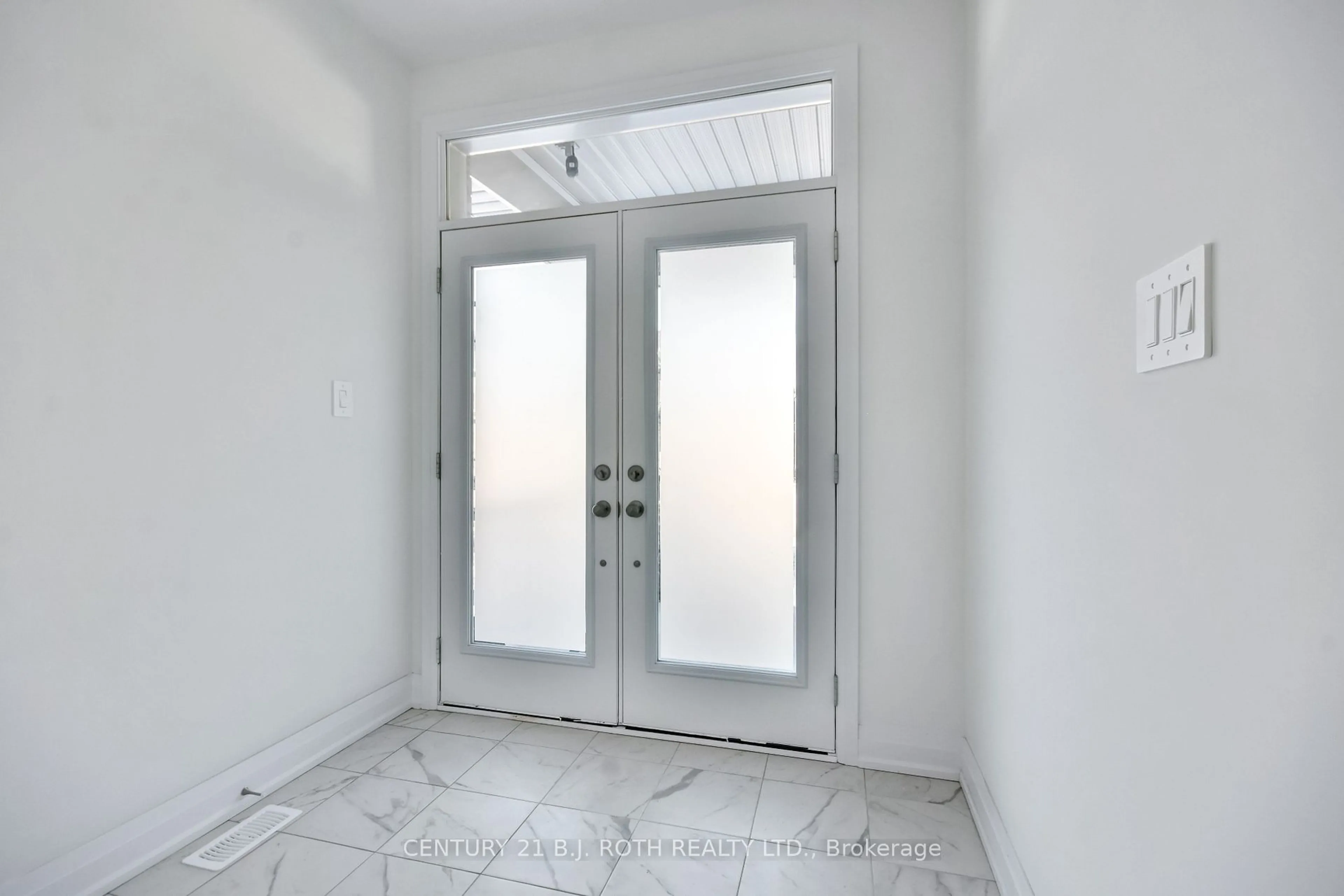 Indoor entryway for 130 Franklin Tr, Barrie Ontario L9J 0J2