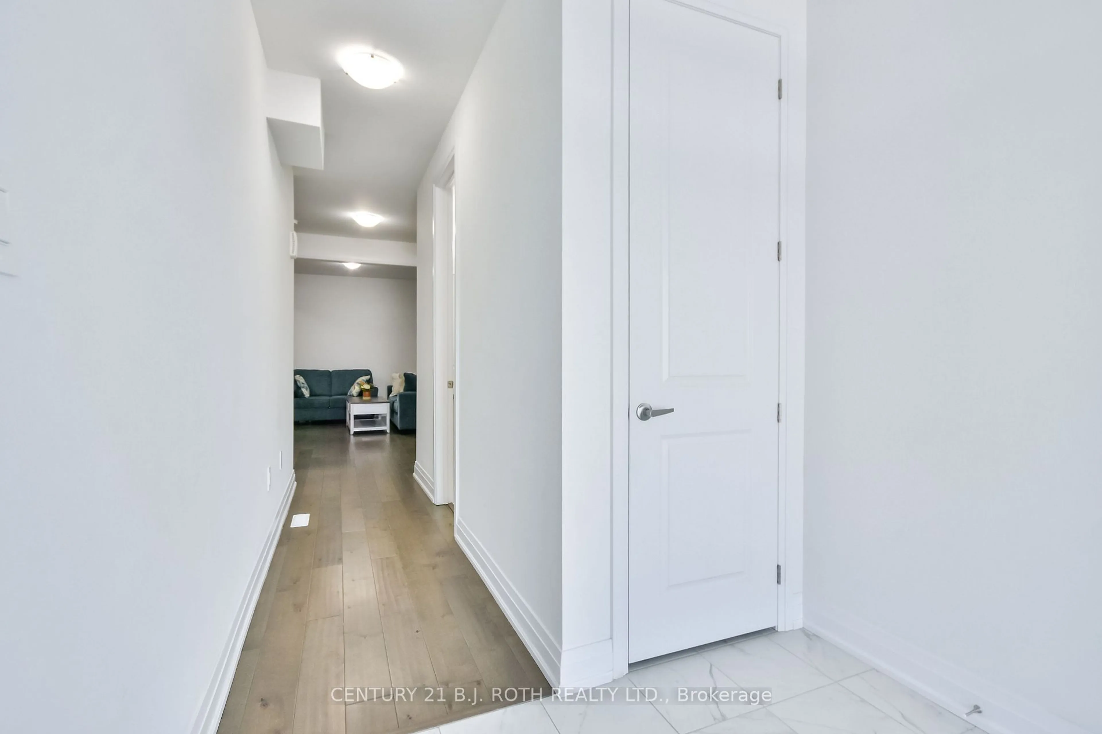 Indoor entryway for 130 Franklin Tr, Barrie Ontario L9J 0J2