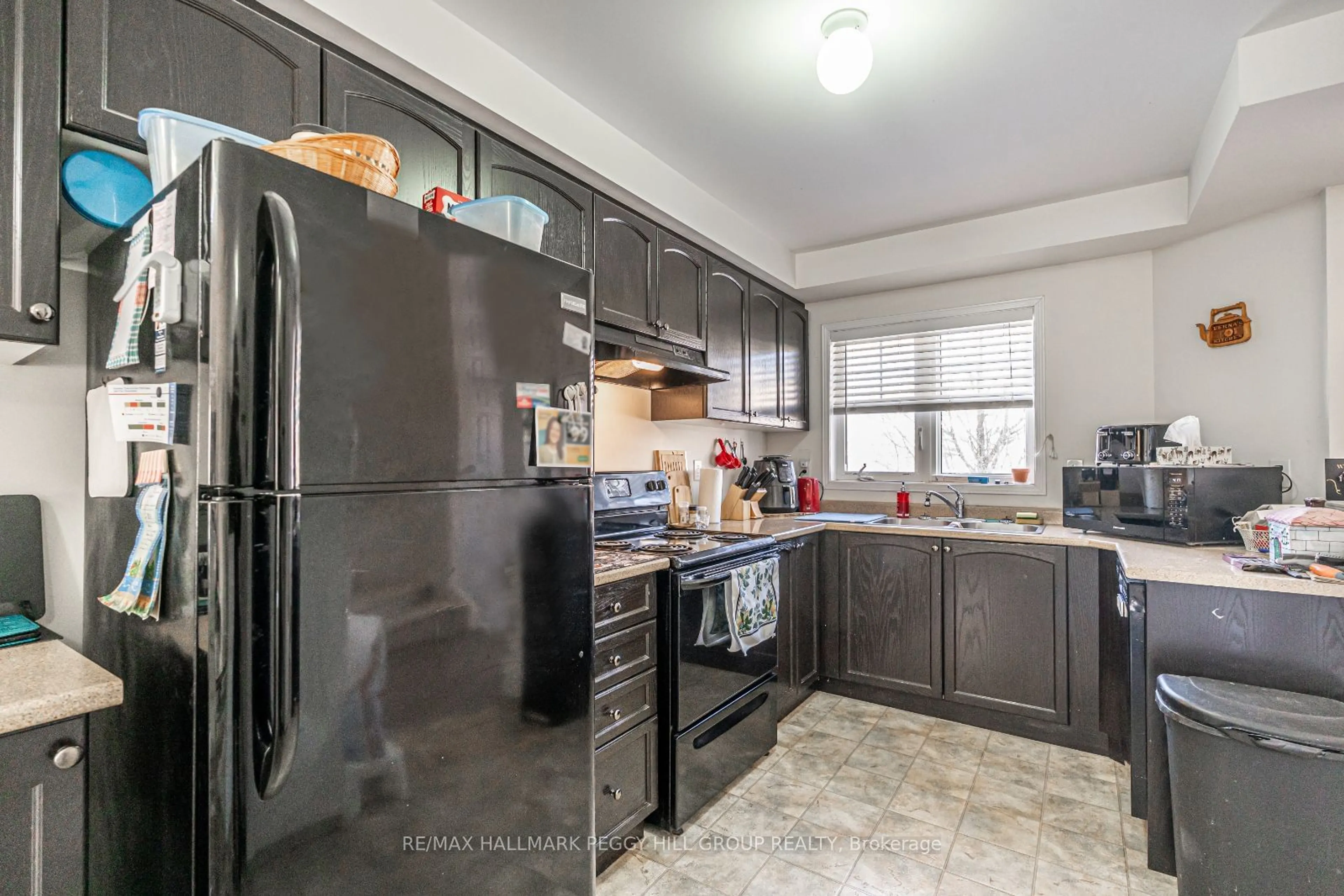 Standard kitchen, unknown for 12 Peartree Crt, Barrie Ontario L4N 6N7