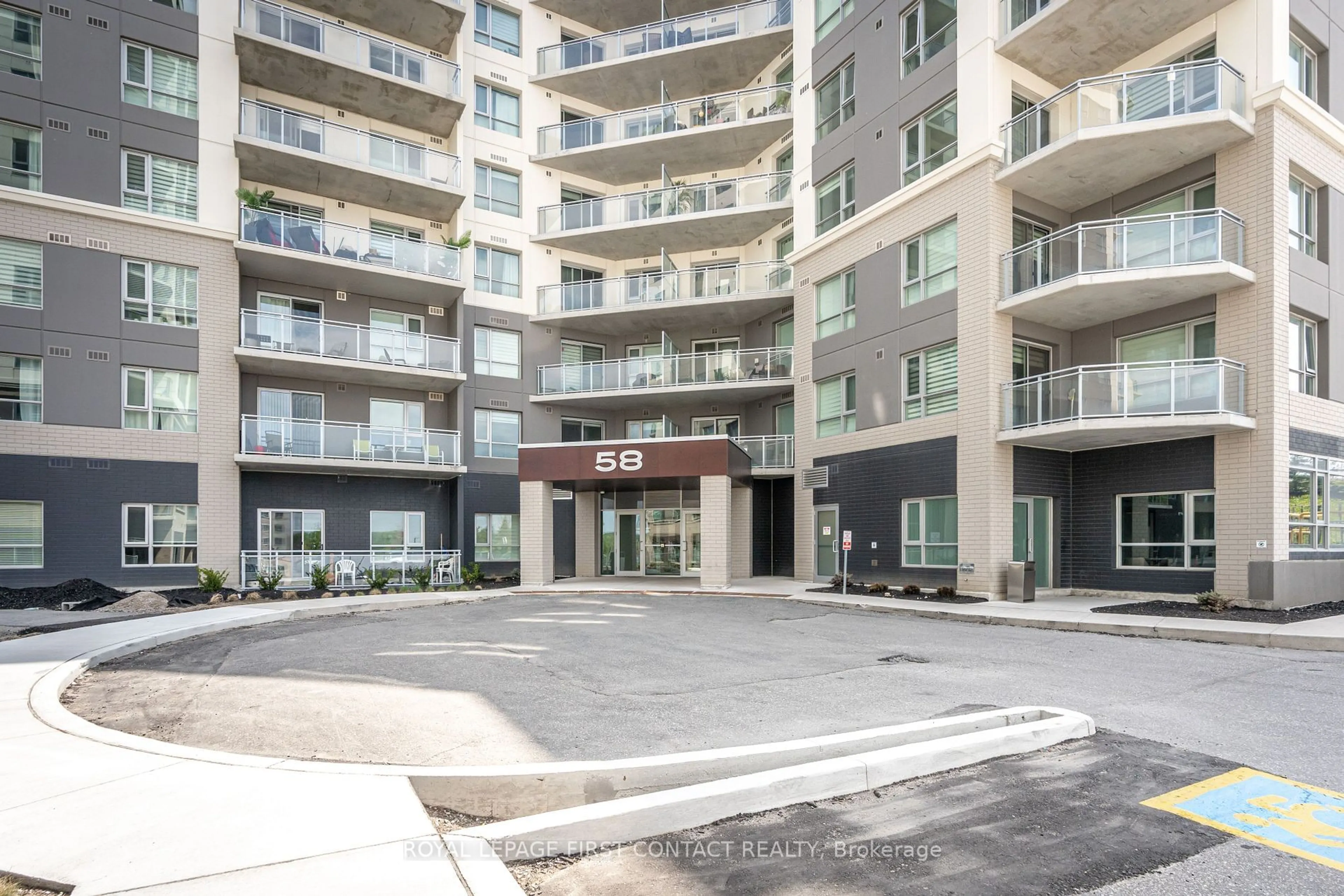 Patio, street for 58 Lakeside Terr #106, Barrie Ontario L4M 0H9