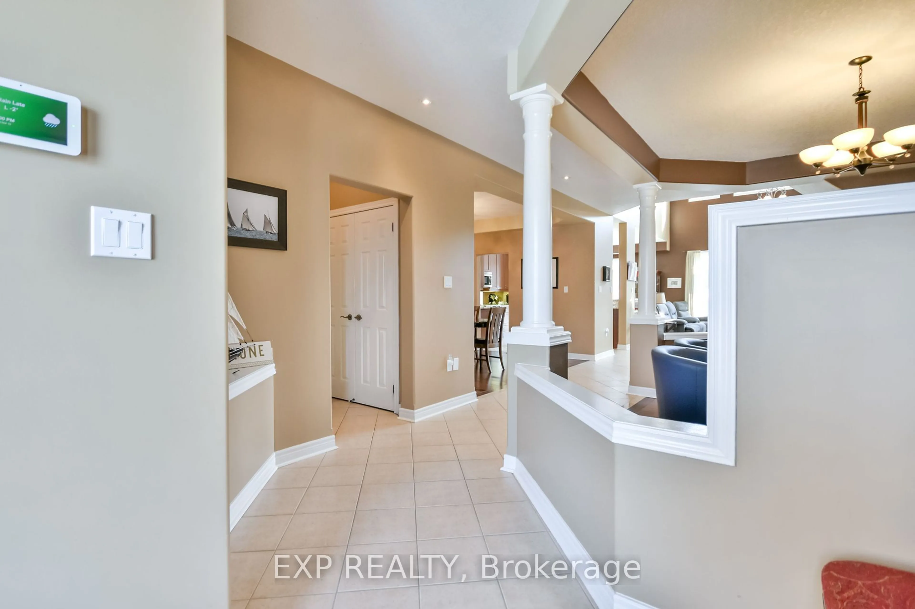 Indoor entryway for 79 Sovereign's Gate, Barrie Ontario L4N 0Y9