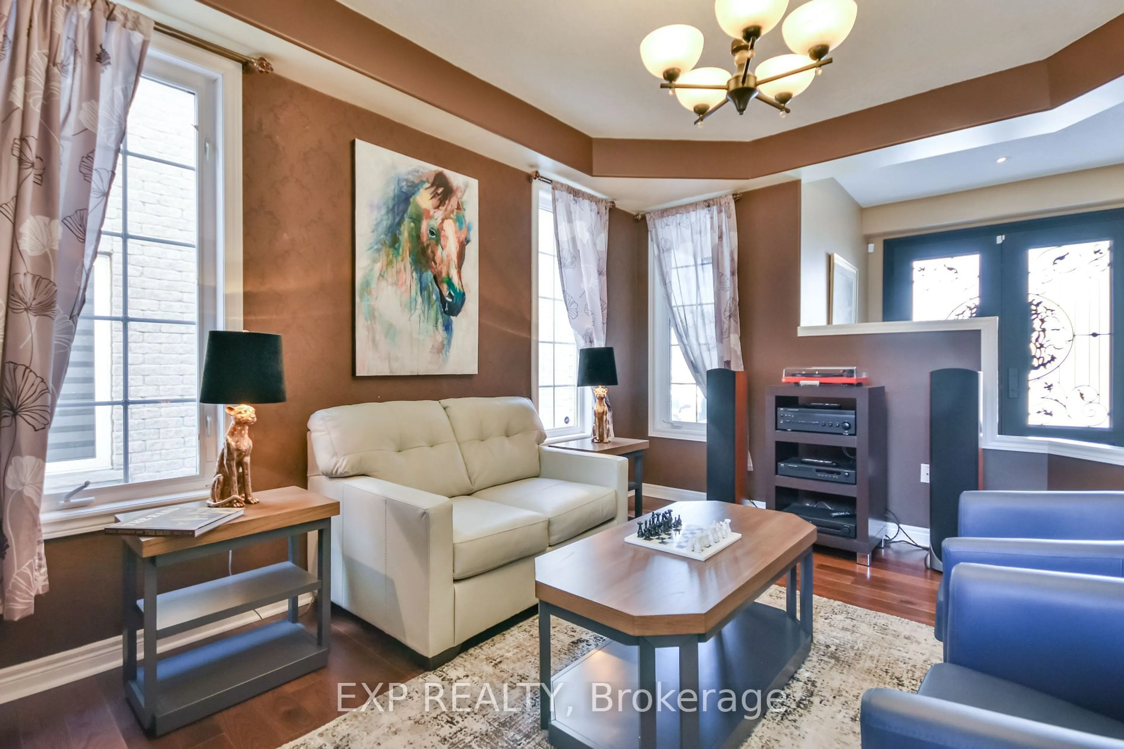 Living room with furniture, wood/laminate floor for 79 Sovereign's Gate, Barrie Ontario L4N 0Y9