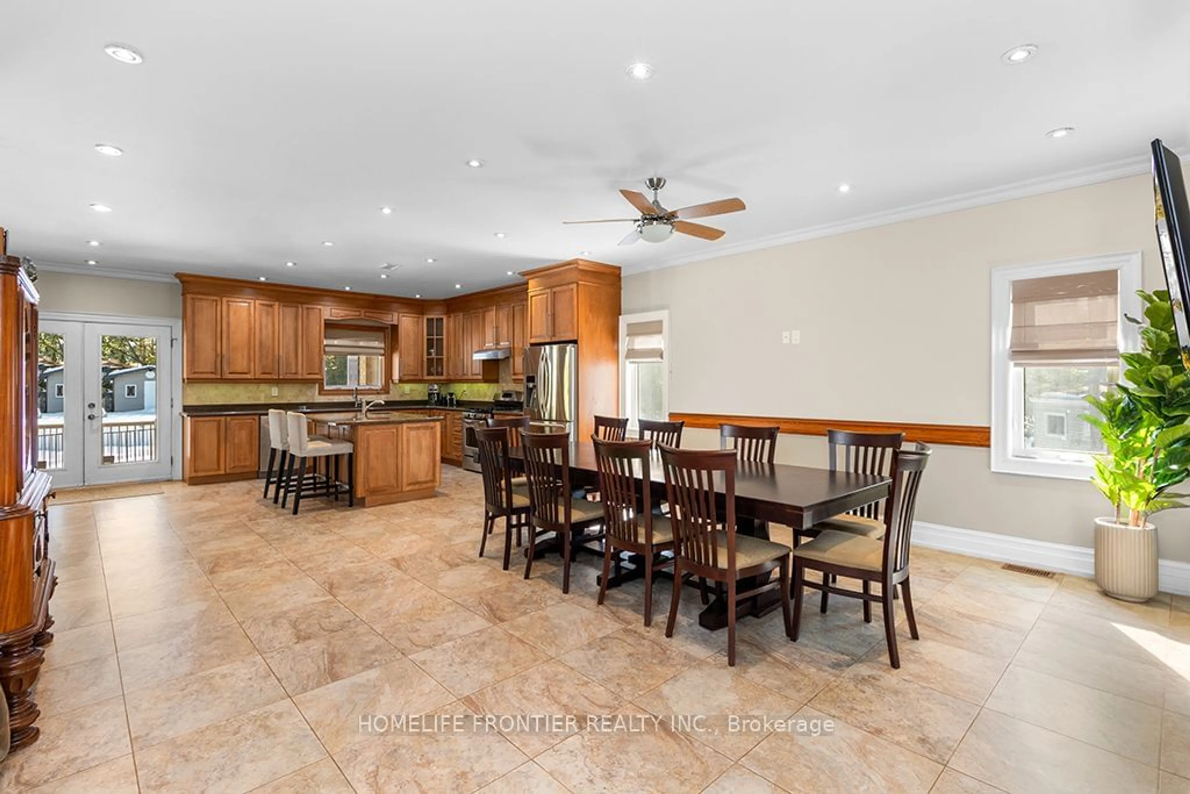 Open concept kitchen, ceramic/tile floor for 55 Homewood Ave, Wasaga Beach Ontario L9Z 2M2