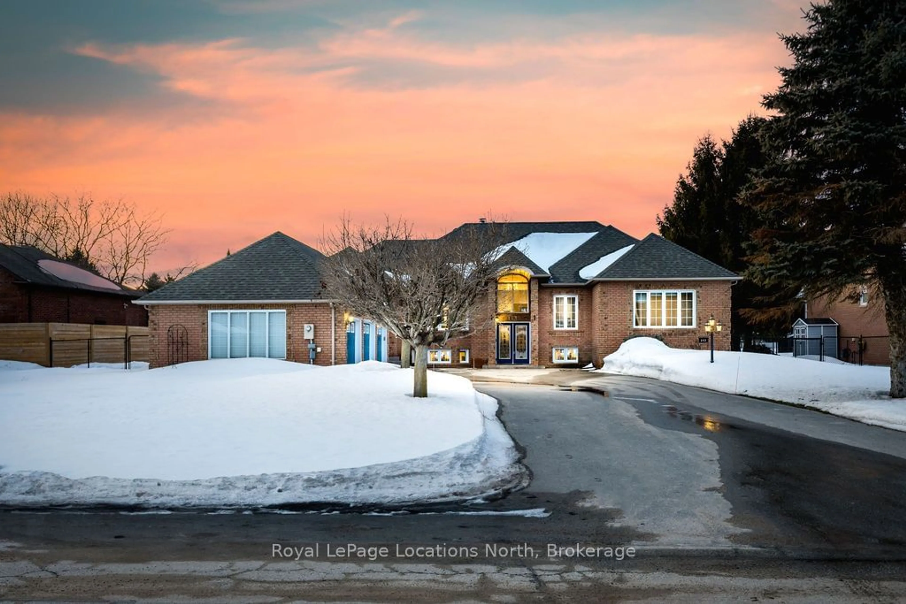 A pic from outside/outdoor area/front of a property/back of a property/a pic from drone, street for 143 WASAGA SANDS Dr, Wasaga Beach Ontario L9Z 1H9