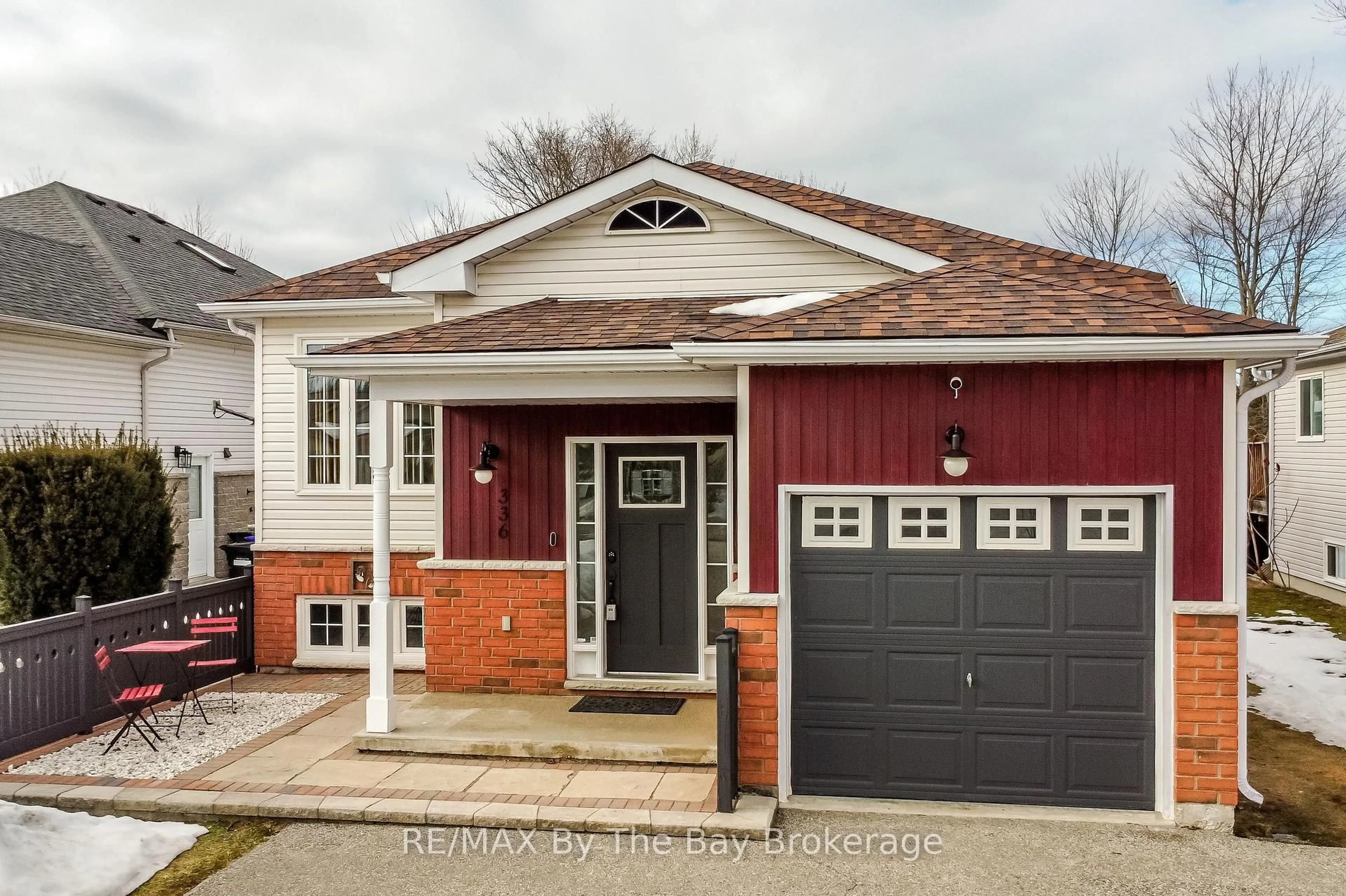 Home with brick exterior material, street for 336 Robinson Rd, Wasaga Beach Ontario L9Z 2Z1