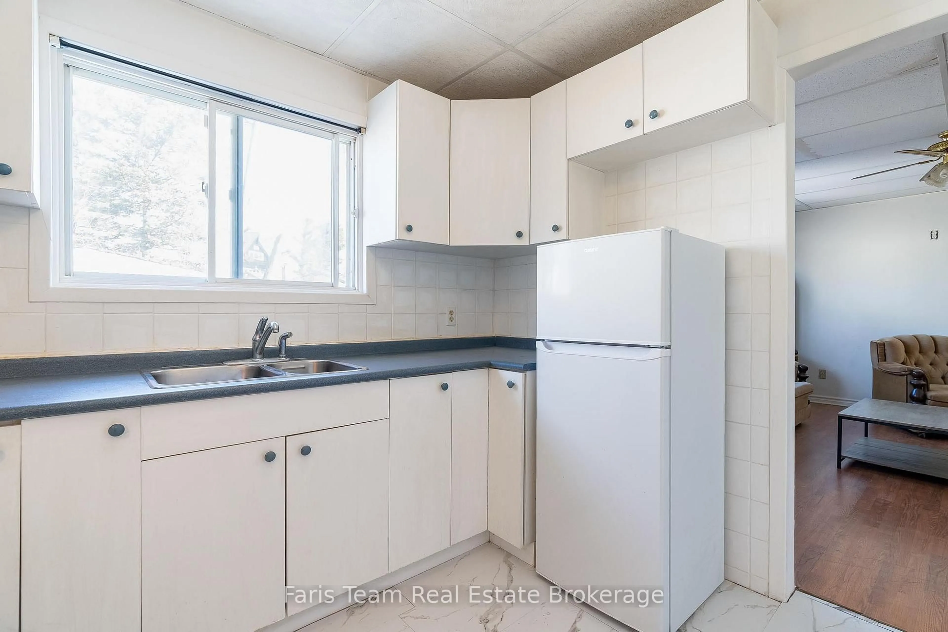 Standard kitchen, unknown for 704 Mosley St, Wasaga Beach Ontario L9Z 1Z8