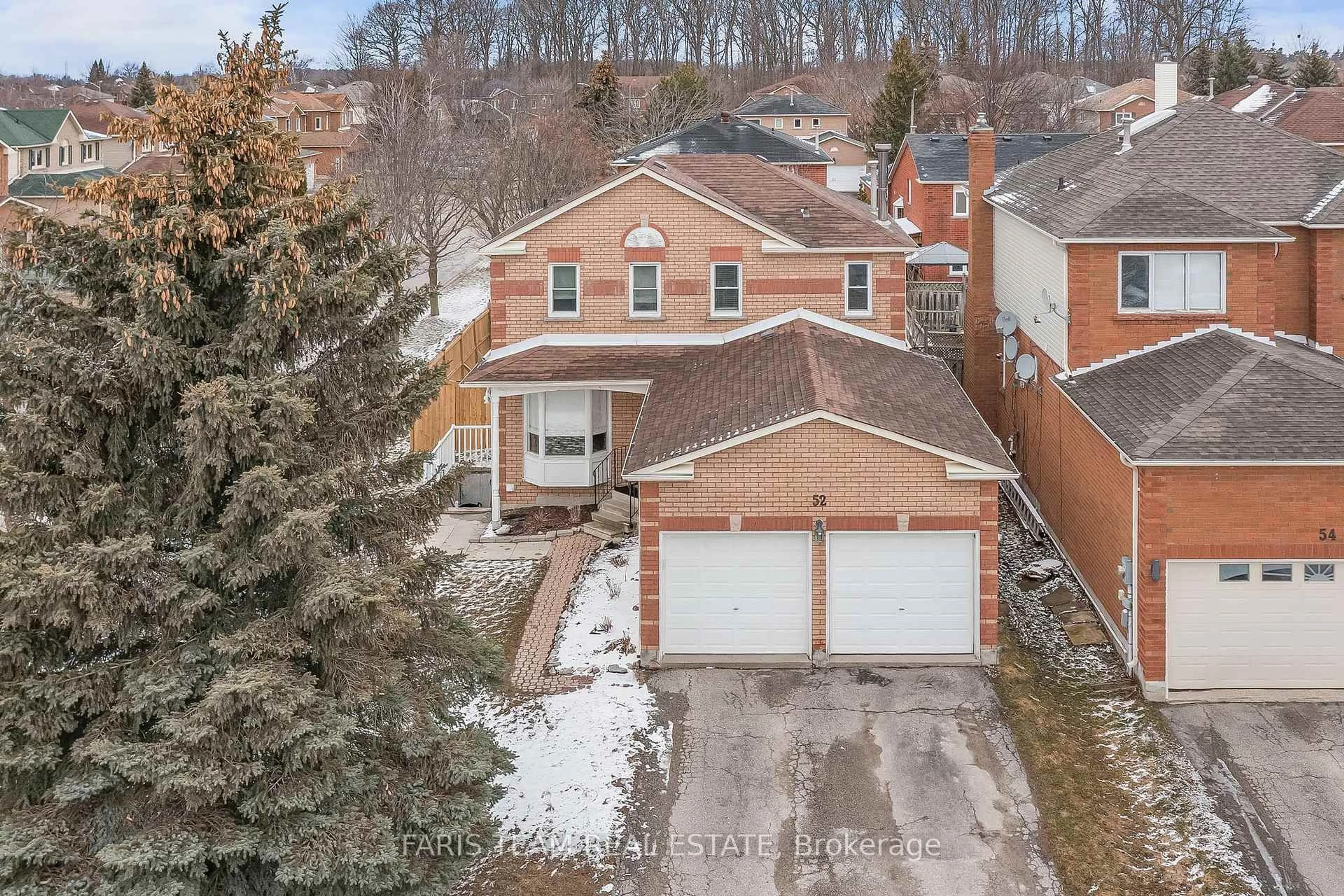 A pic from outside/outdoor area/front of a property/back of a property/a pic from drone, street for 52 Burke Dr, Barrie Ontario L4N 7H8