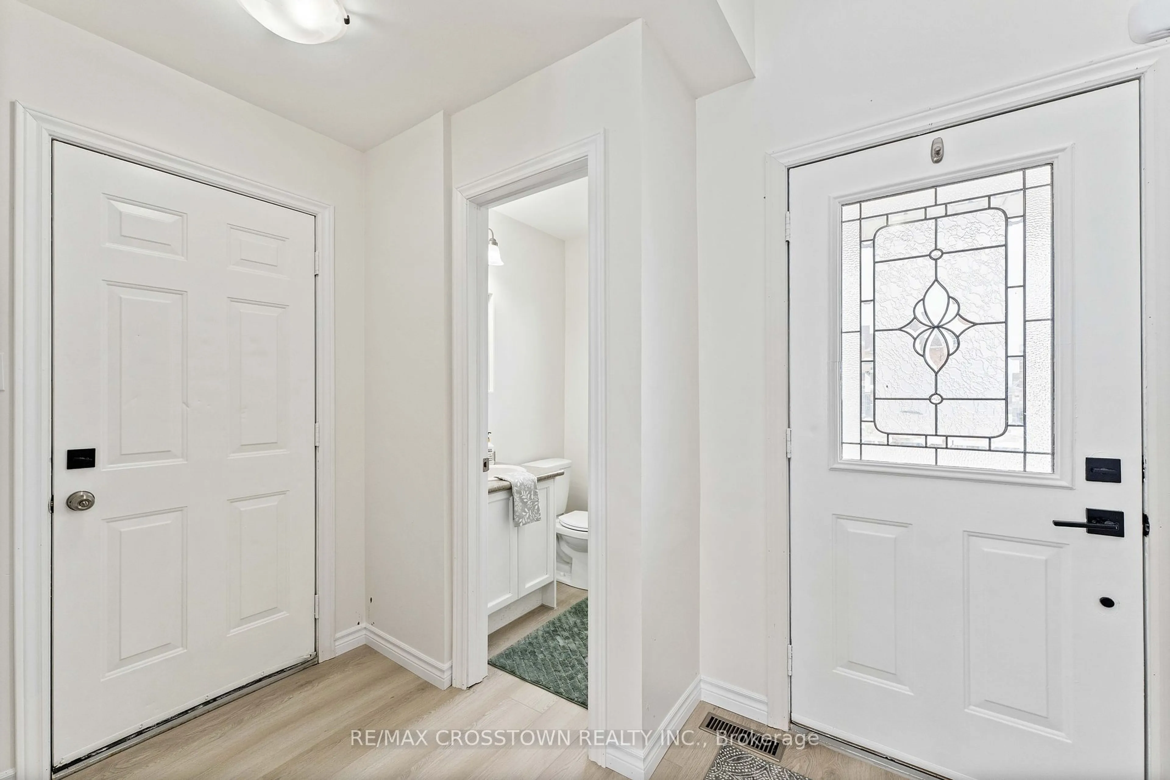 Indoor entryway for 95 Trevino Circ, Barrie Ontario L4M 6T8