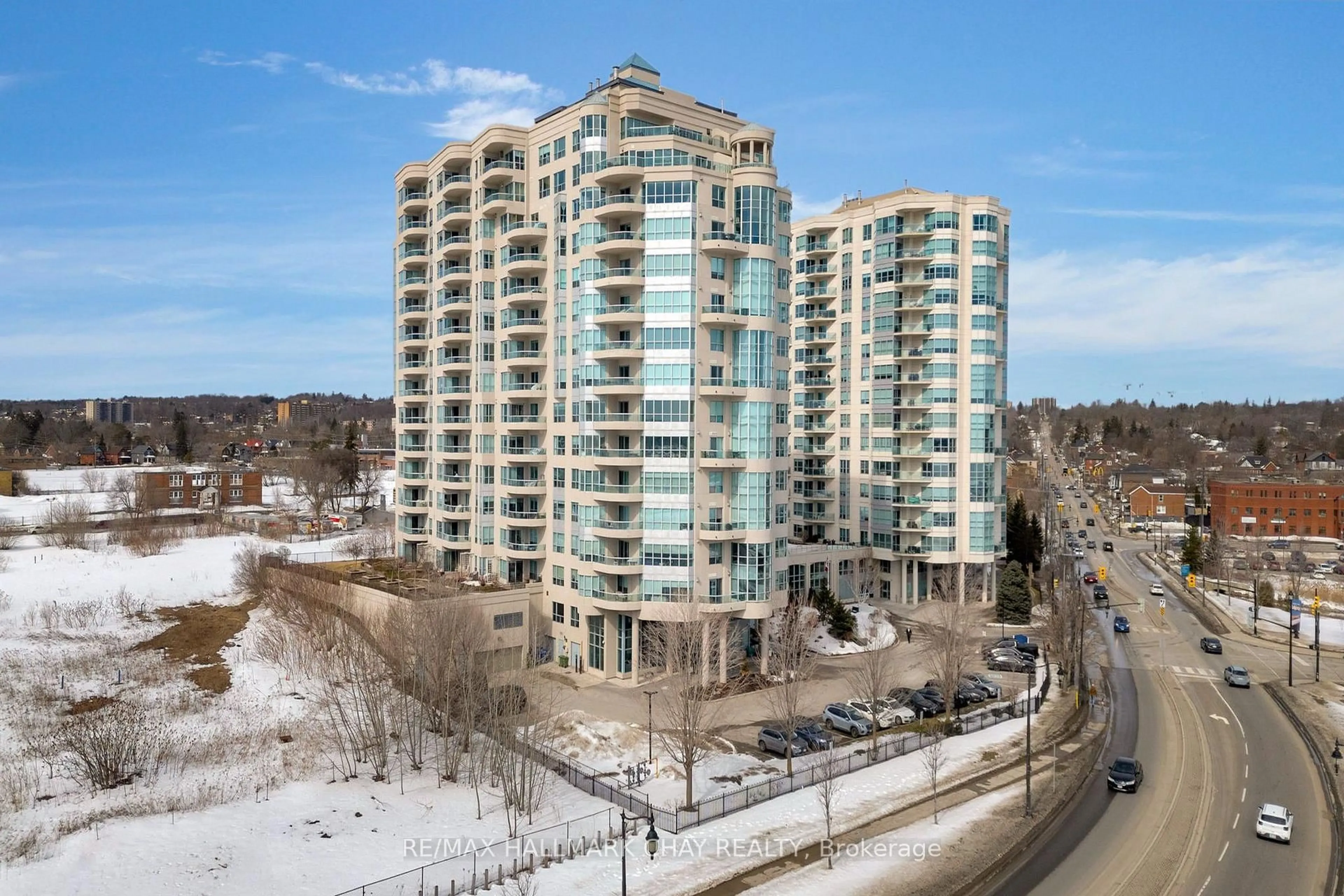 A pic from outside/outdoor area/front of a property/back of a property/a pic from drone, city buildings view from balcony for 2 Toronto St #1108, Barrie Ontario L4N 9R2