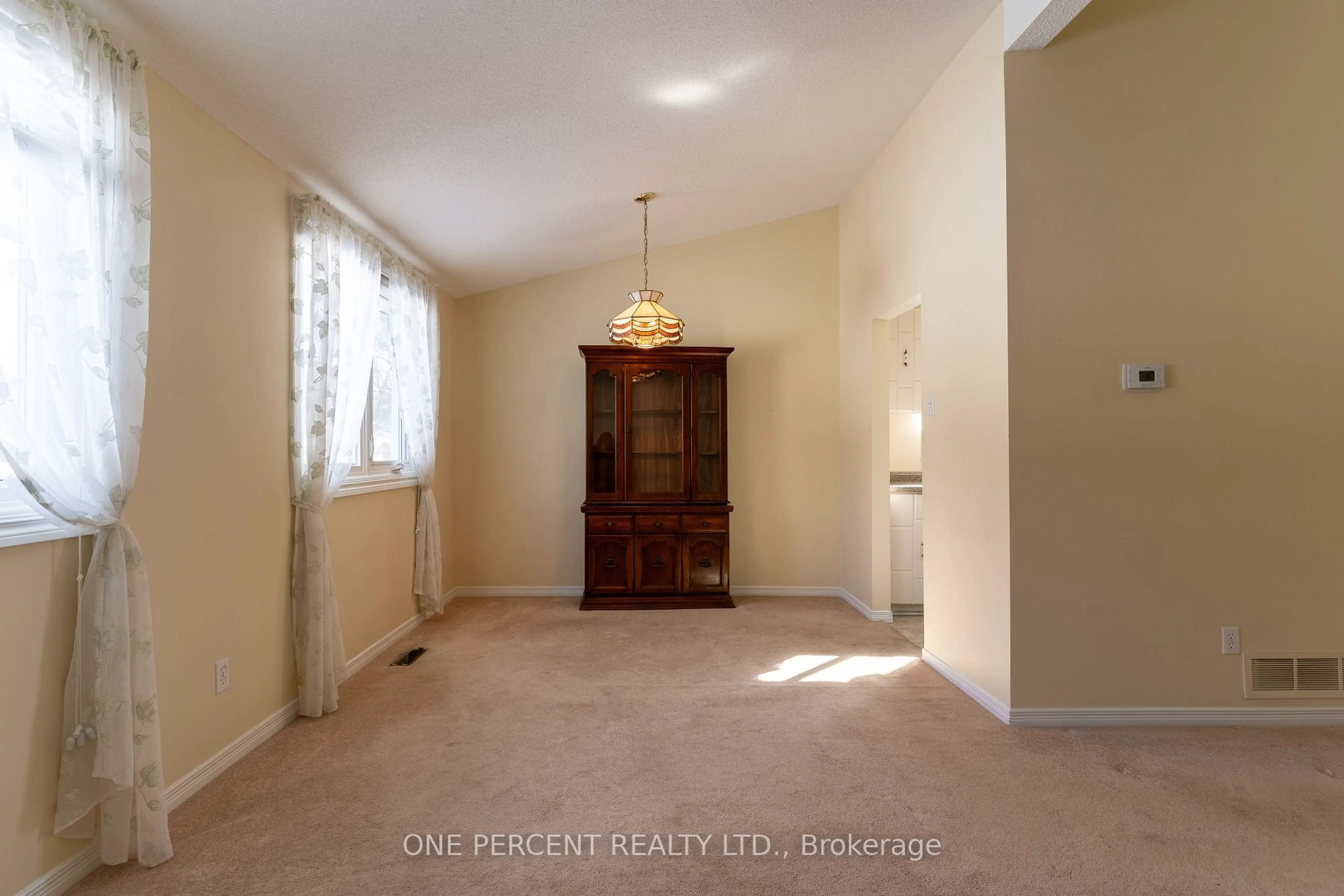 A pic of a room for 146 Oren Blvd, Barrie Ontario L4N 4N6