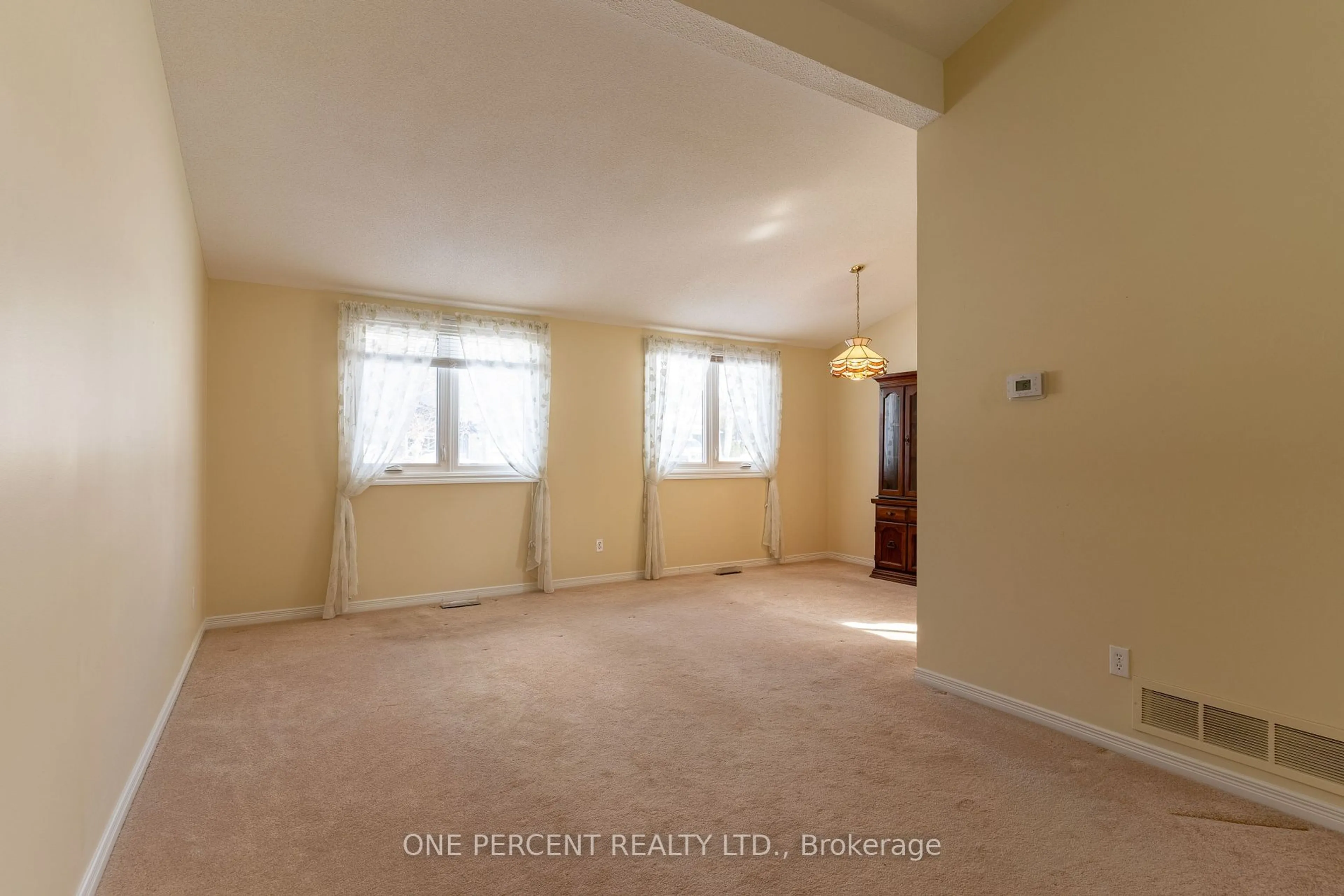 A pic of a room for 146 Oren Blvd, Barrie Ontario L4N 4N6