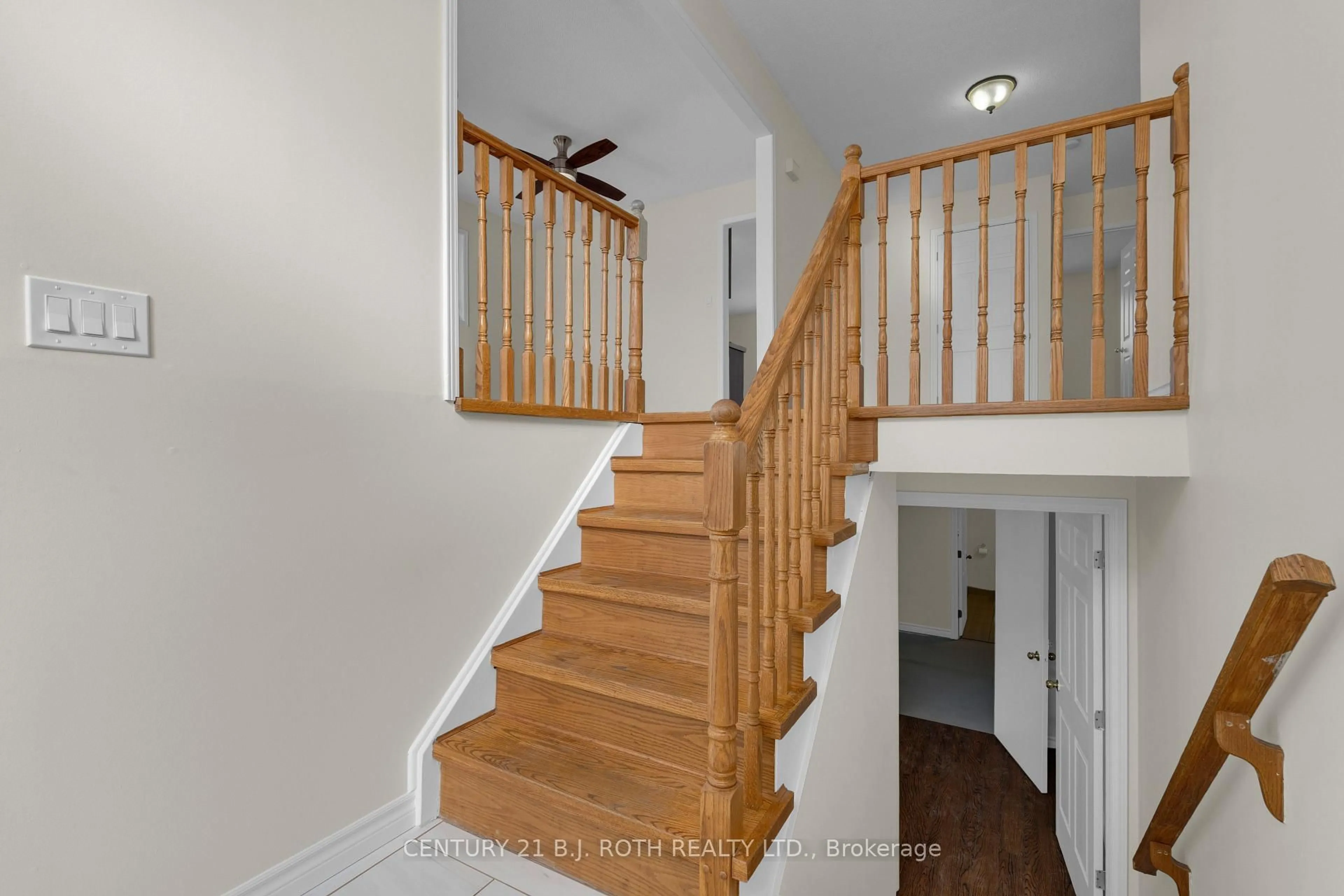 Stairs for 30 Engel Cres, Barrie Ontario L4N 6K5