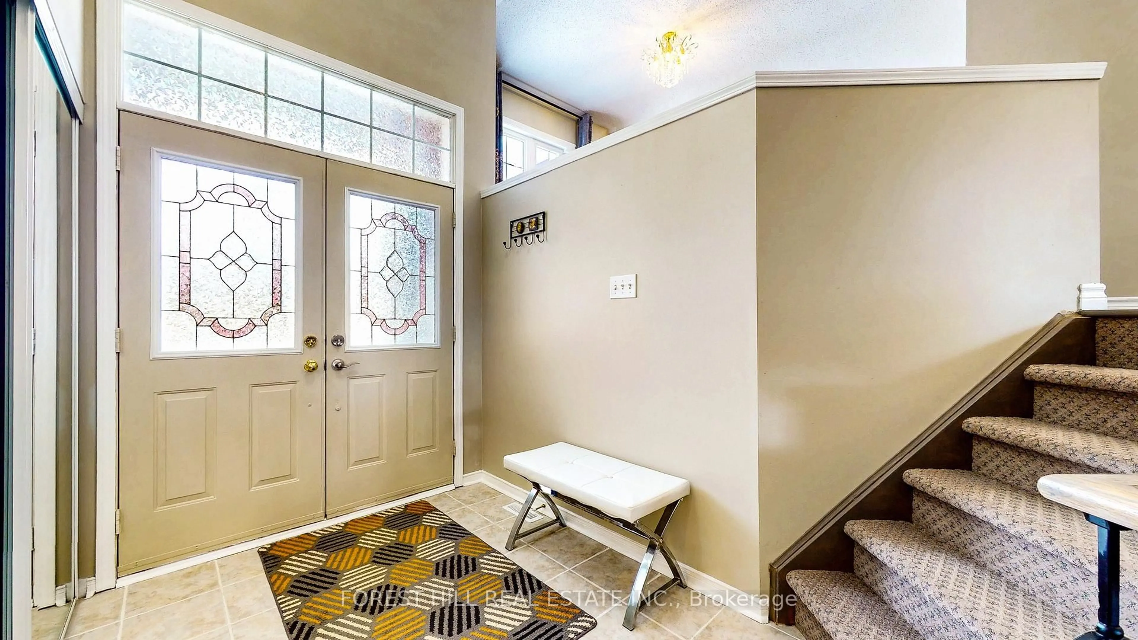 Indoor entryway for 7 Tamarack Way, Wasaga Beach Ontario L9Z 3B4