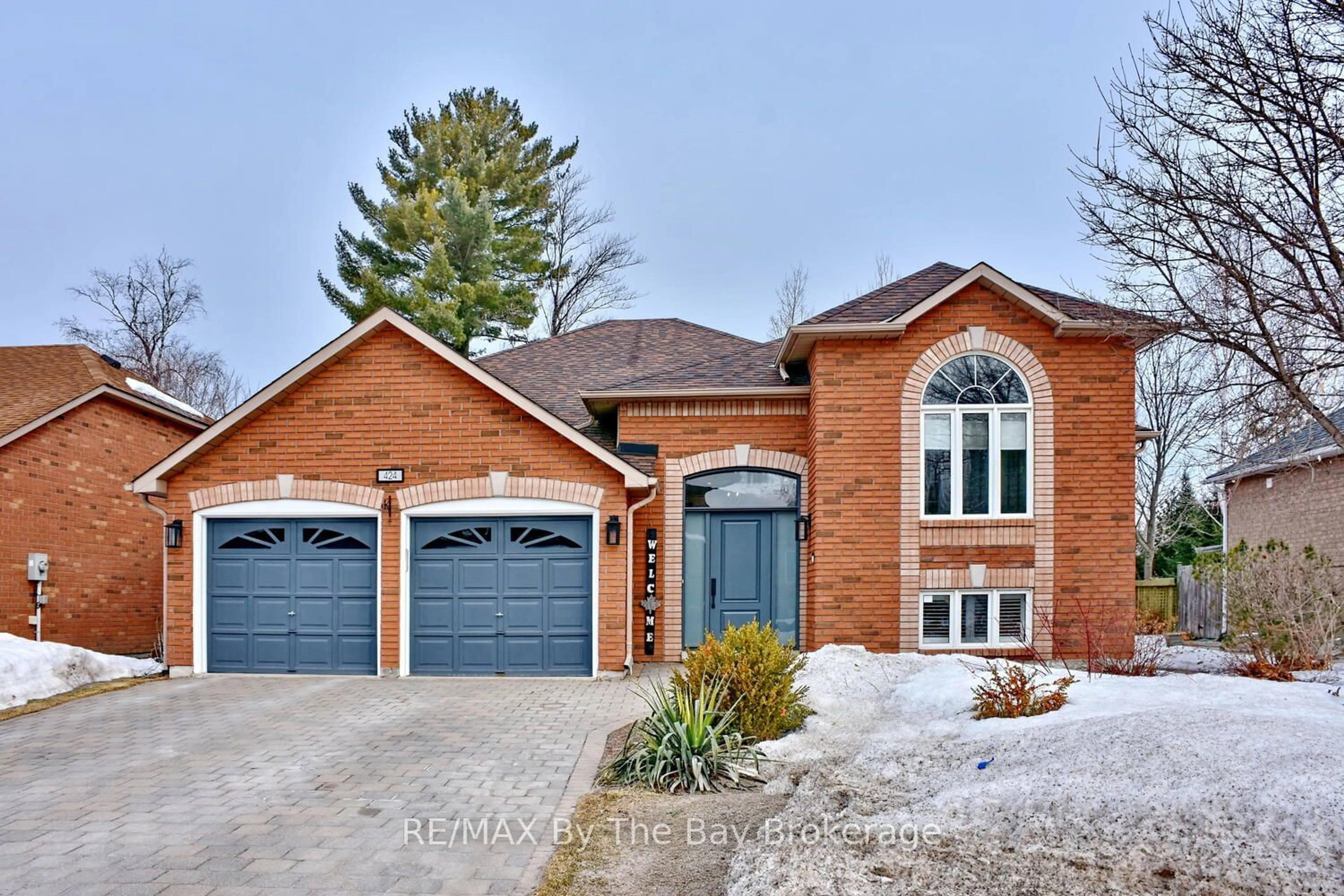 Home with brick exterior material, street for 424 Ramblewood Dr, Wasaga Beach Ontario L9Z 1P3