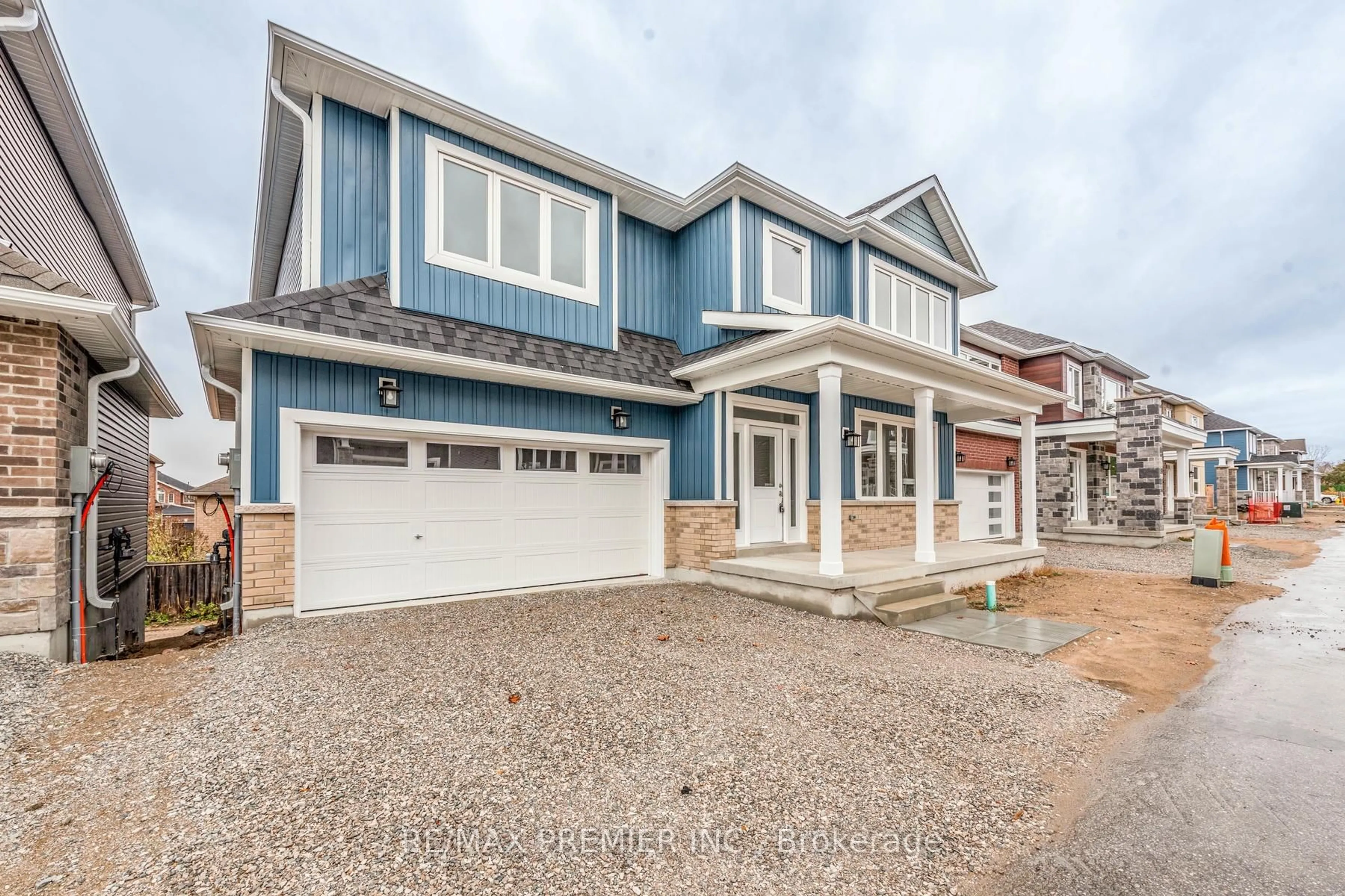 Home with vinyl exterior material, street for 4 Hampton Lane, Barrie Ontario L4N 6H2