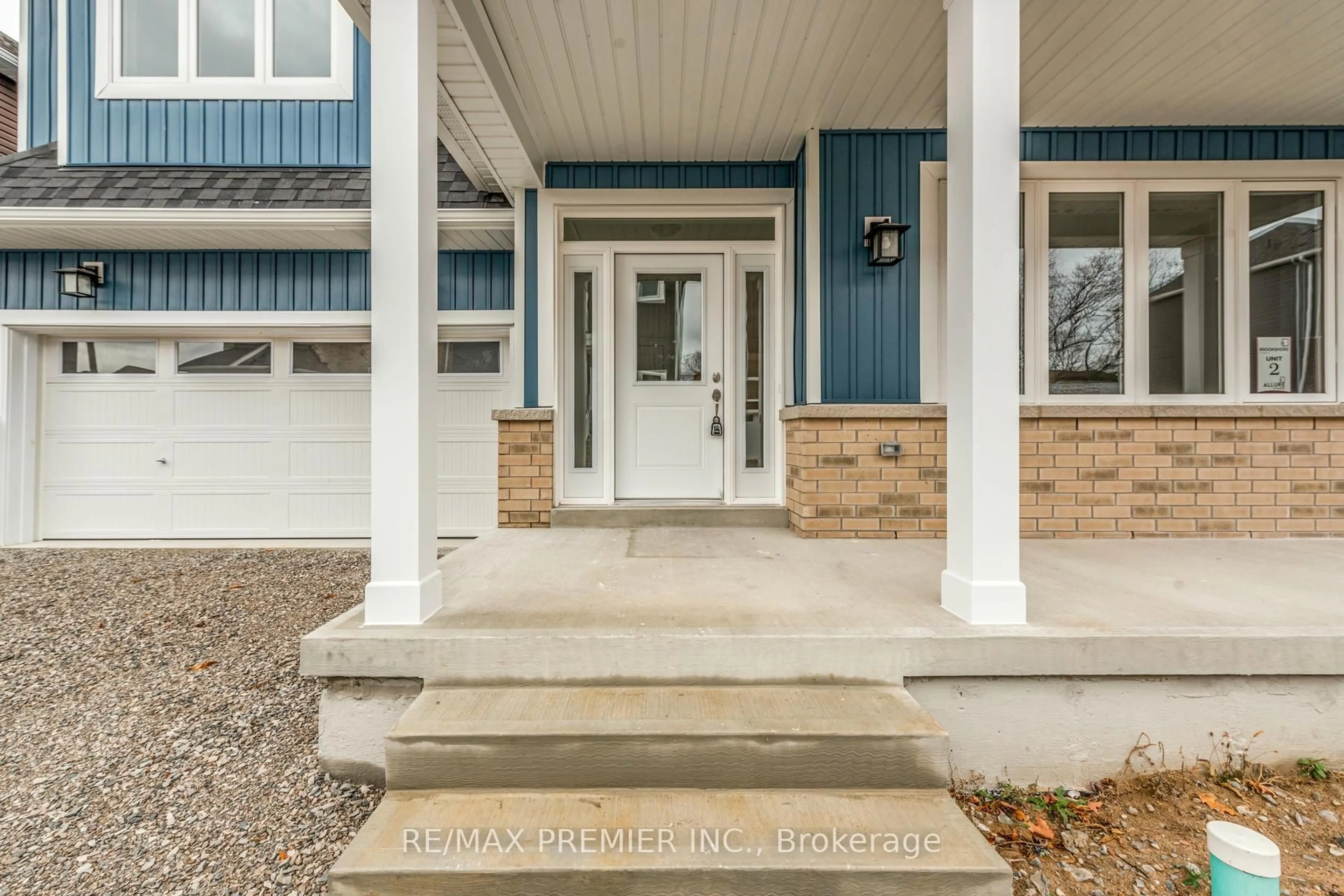 Indoor entryway for 4 Hampton Lane, Barrie Ontario L4N 6H2