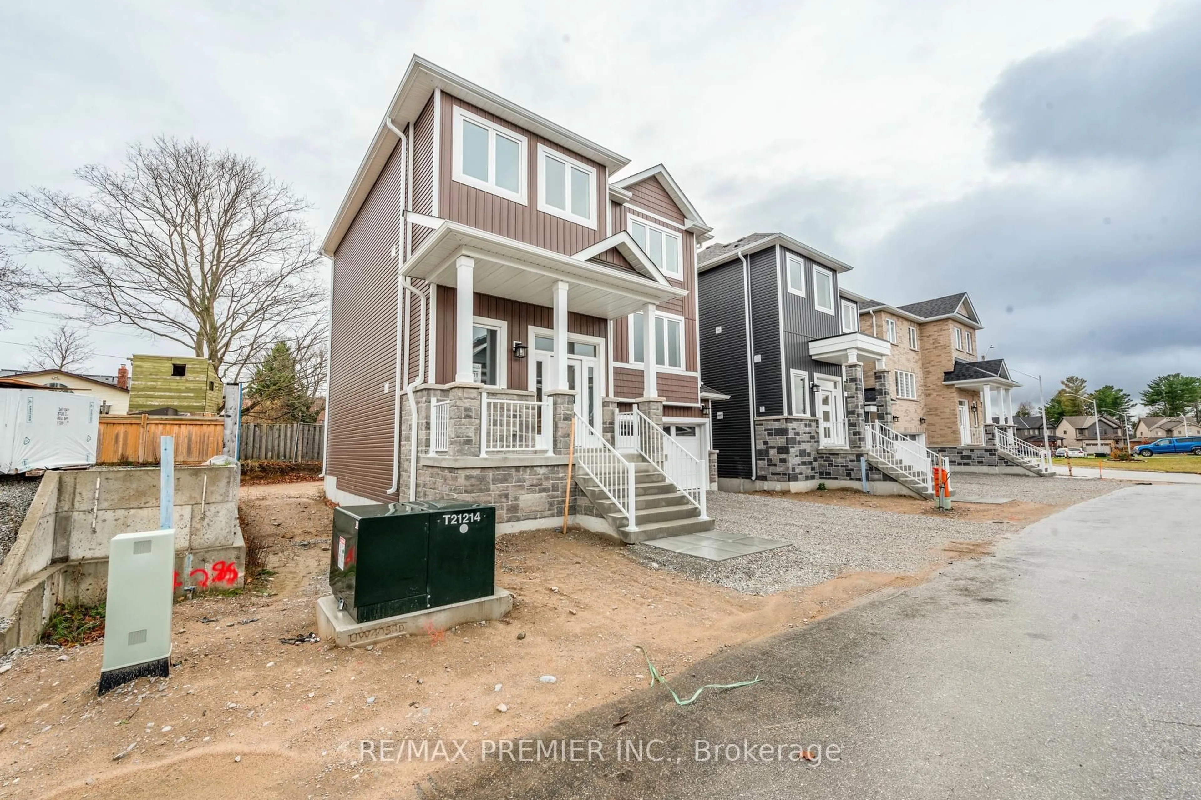 A pic from outside/outdoor area/front of a property/back of a property/a pic from drone, street for 5 Hampton Lane, Barrie Ontario L4N 6H2