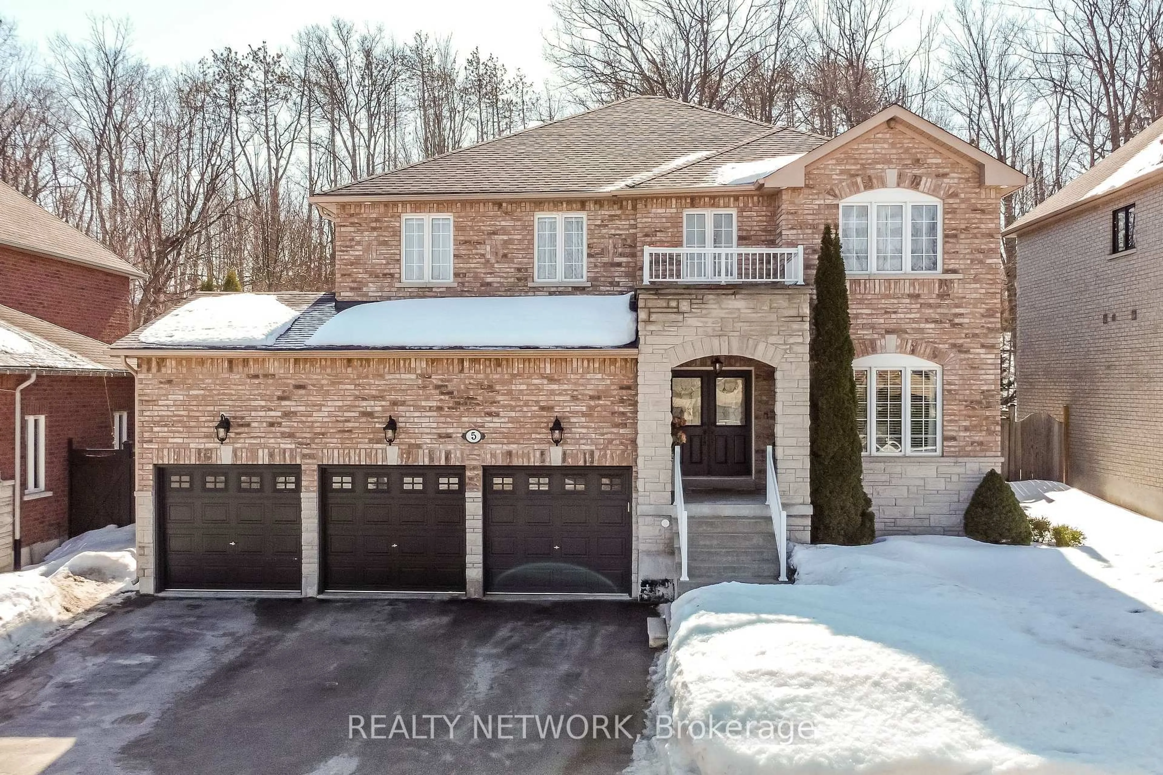 Home with brick exterior material, street for 5 Camelot Sq, Barrie Ontario L4M 0C2