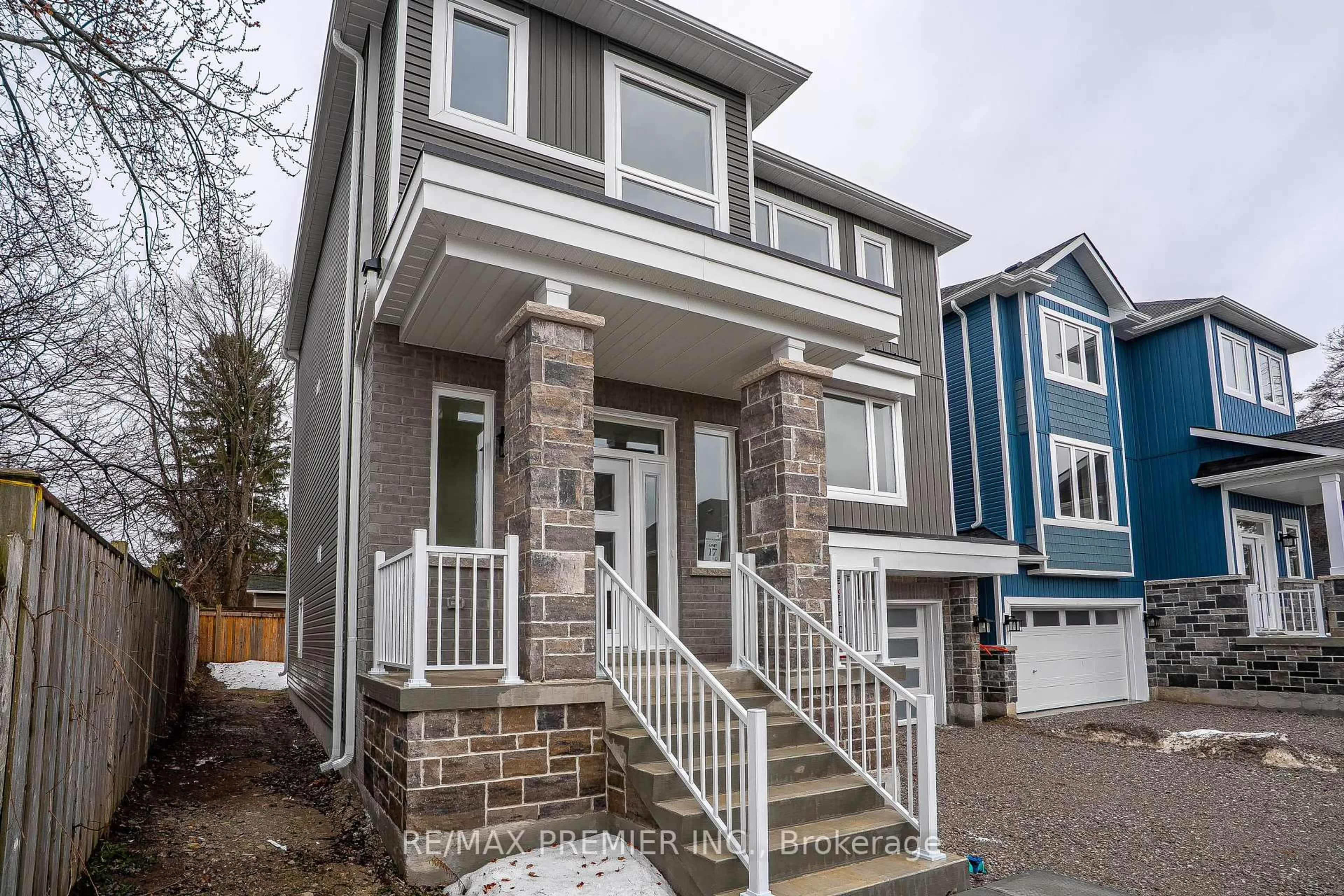 Home with vinyl exterior material, street for 17 Hampton Lane, Barrie Ontario L4N 6H2