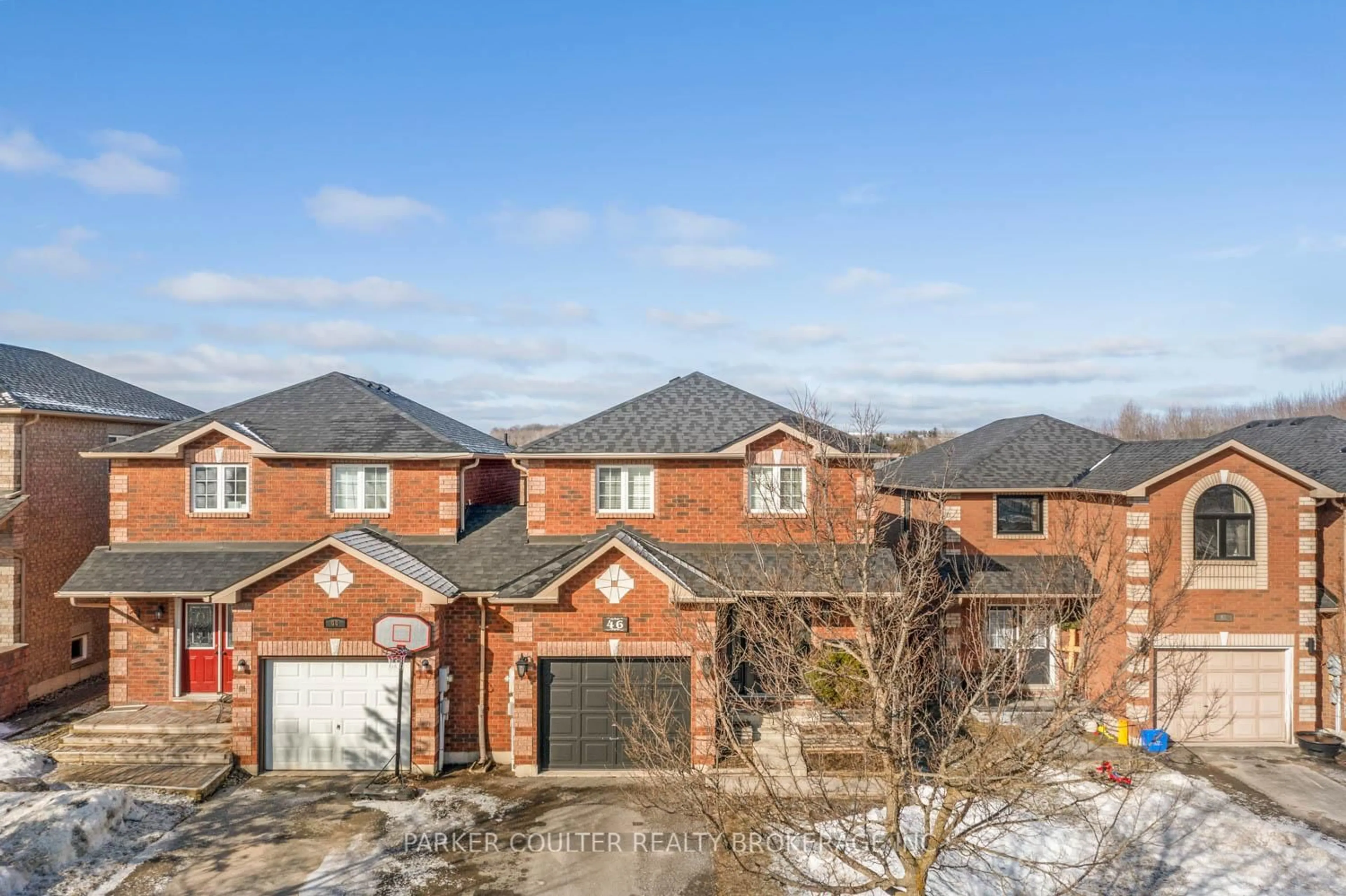 A pic from outside/outdoor area/front of a property/back of a property/a pic from drone, street for 46 Bartor Blvd, Barrie Ontario L4N 5Y6