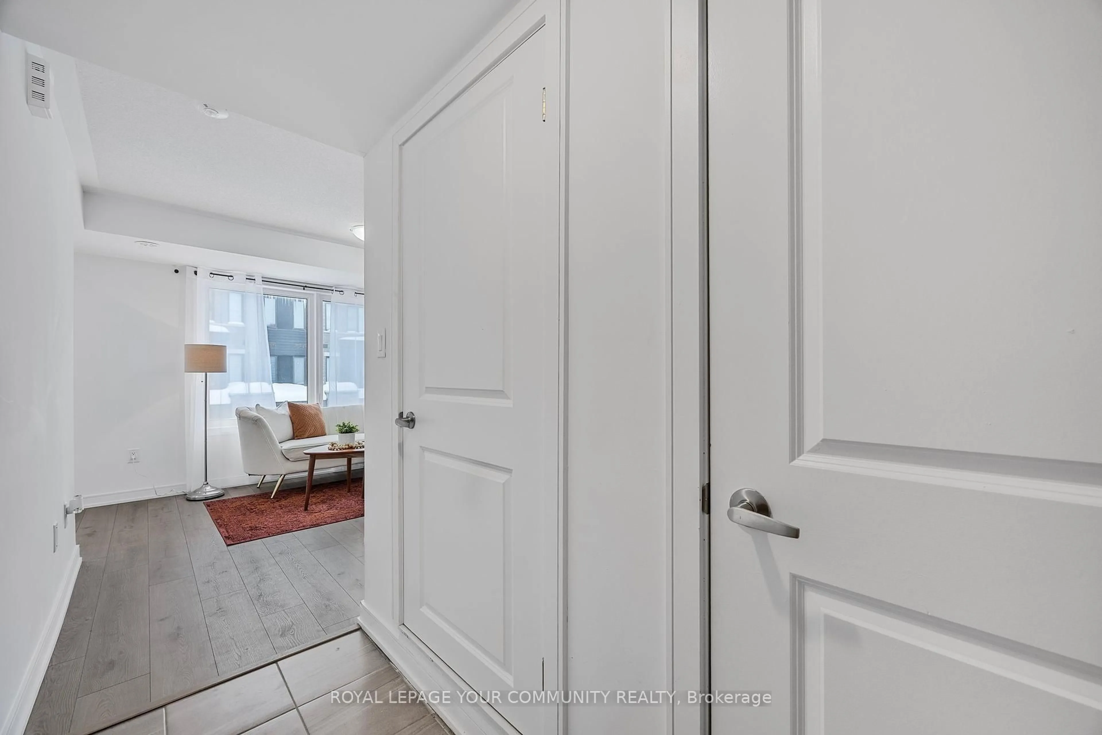 Indoor entryway for 66 Appletree Lane, Barrie Ontario L9J 0P1