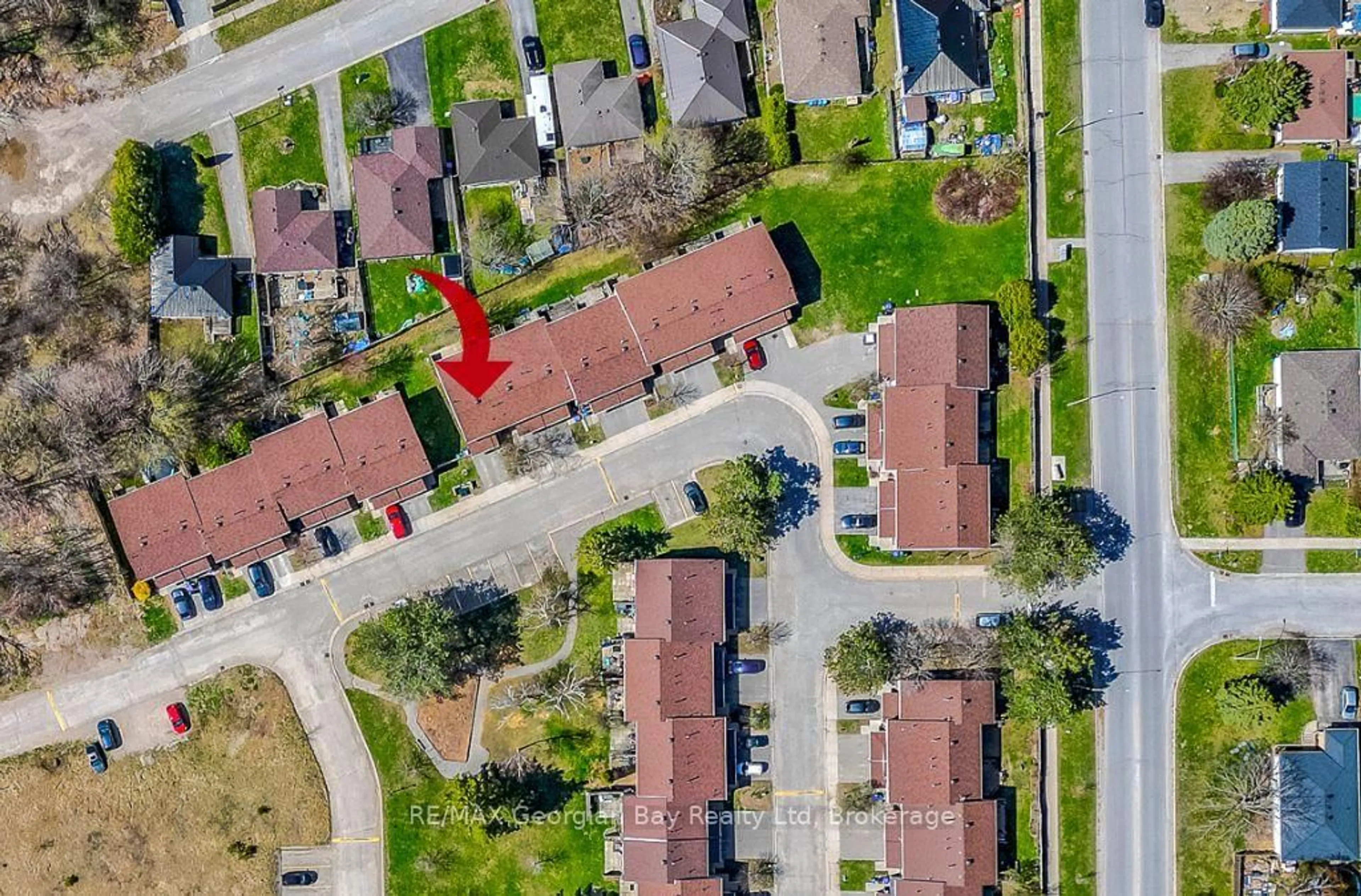 A pic from outside/outdoor area/front of a property/back of a property/a pic from drone, street for 778 William St #56, Midland Ontario L4R 4R8