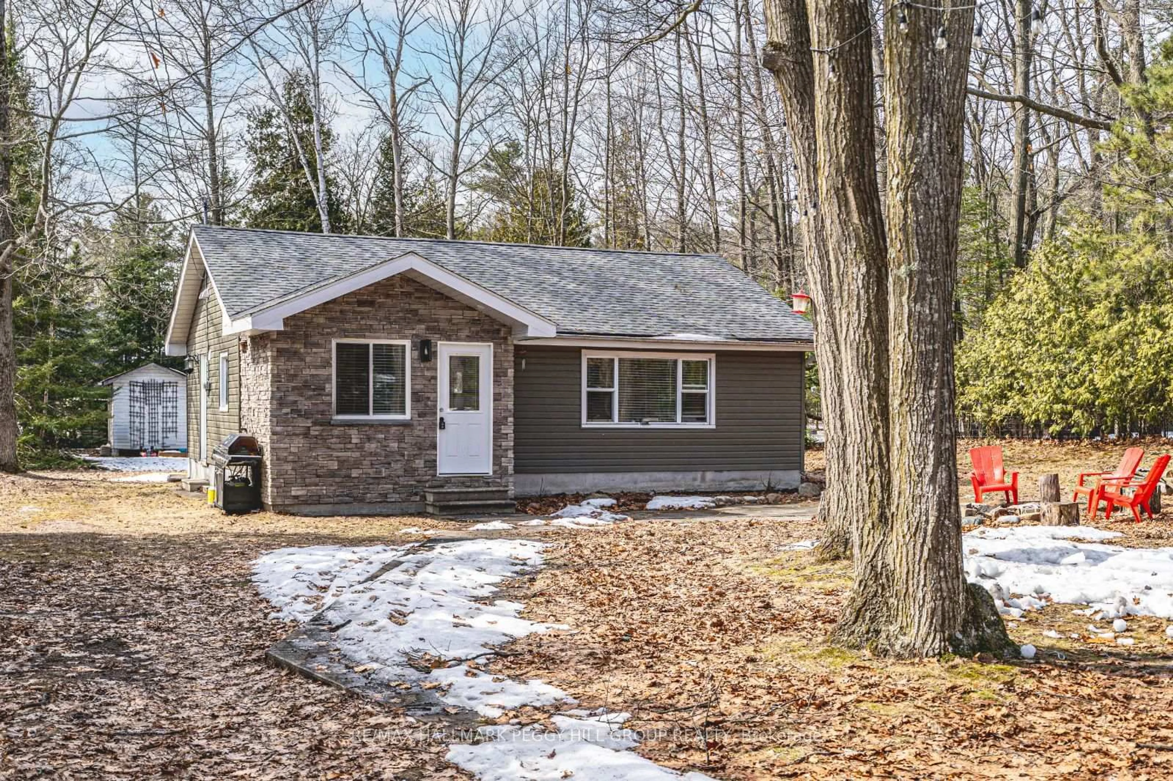 Home with vinyl exterior material, street for 12 Doan Ave, Tiny Ontario L0L 1P0