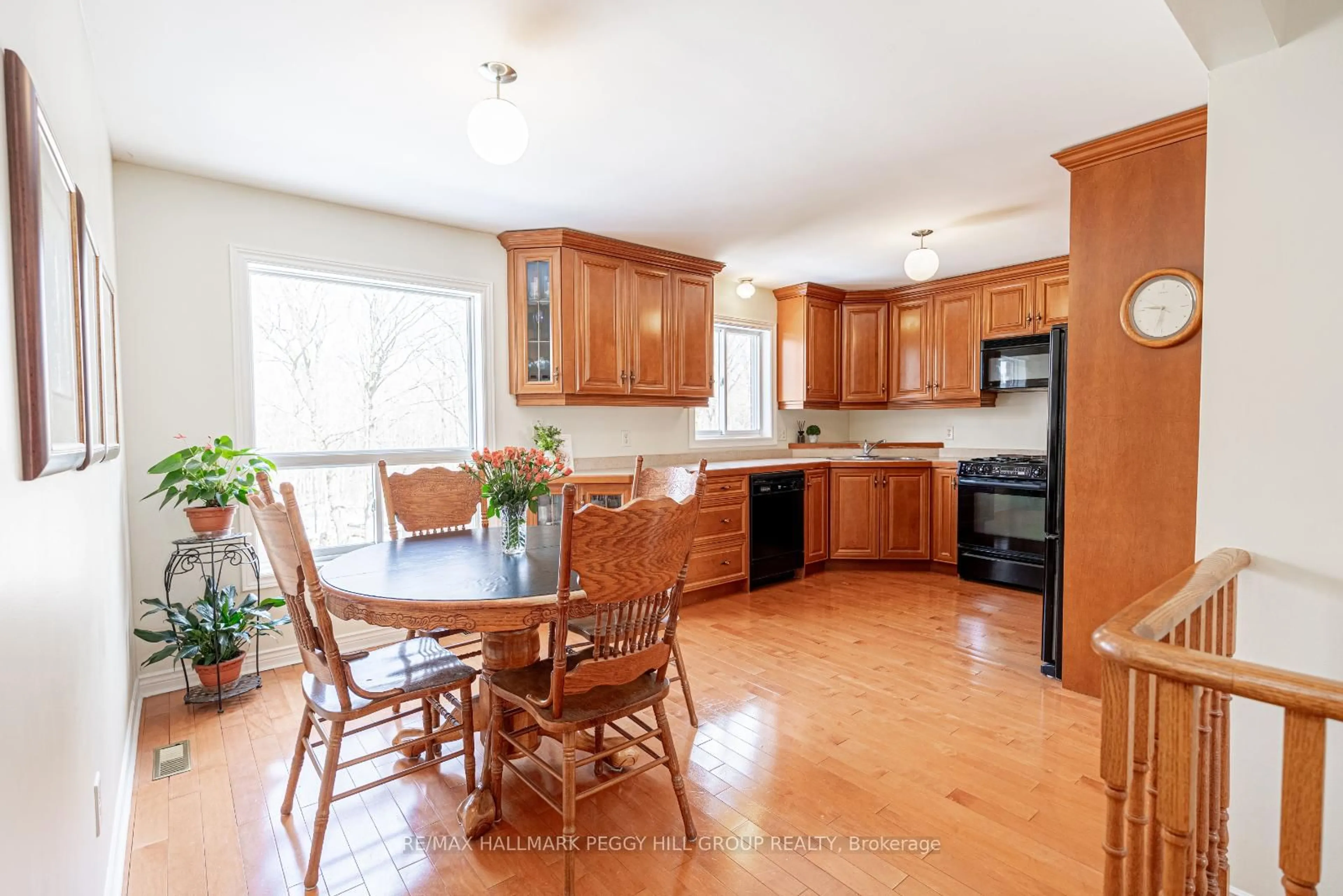 Open concept kitchen, unknown for 94 Crompton Dr, Barrie Ontario L4M 6P1