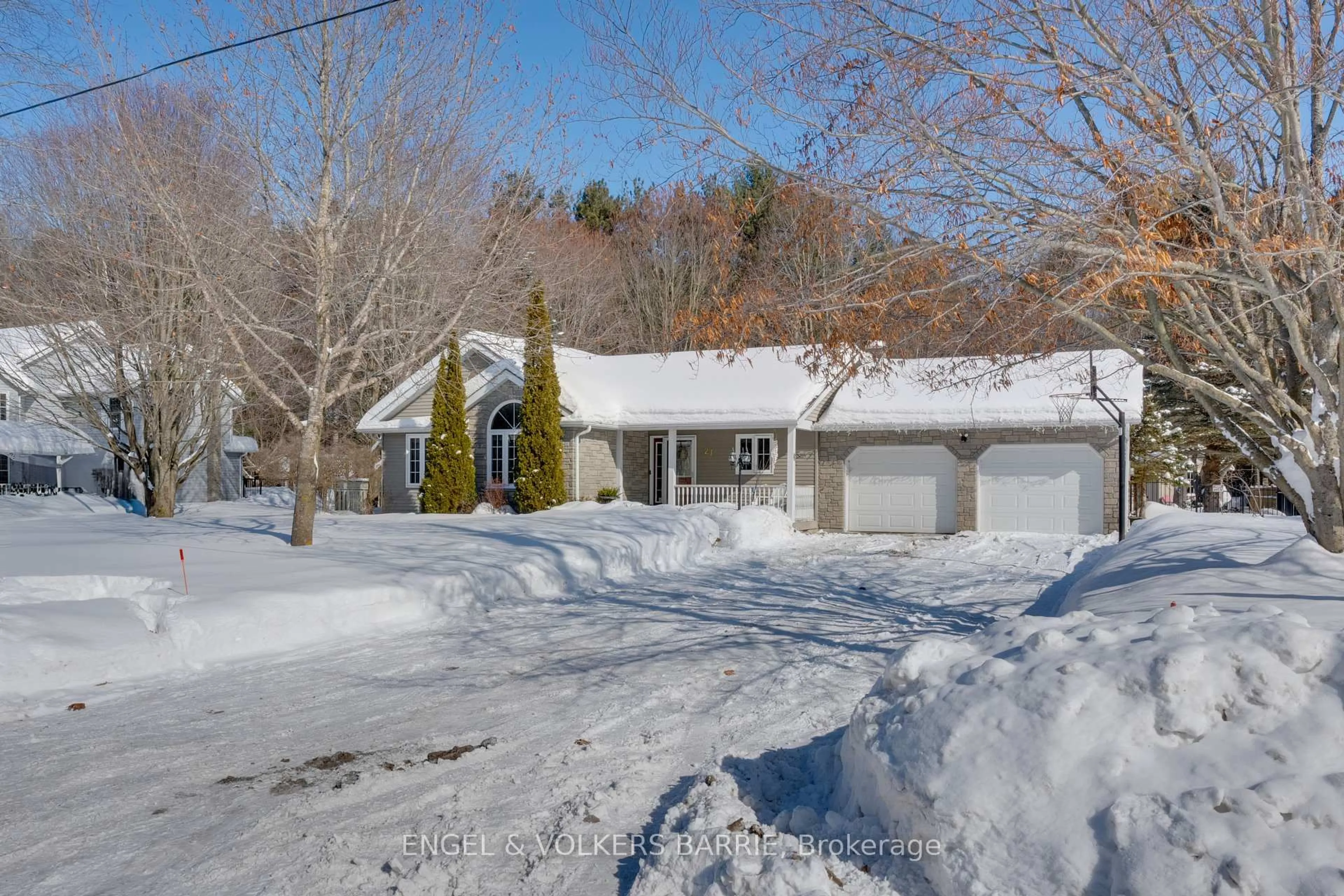 A pic from outside/outdoor area/front of a property/back of a property/a pic from drone, street for 21 Maryjane Rd, Tiny Ontario L0L 2T0