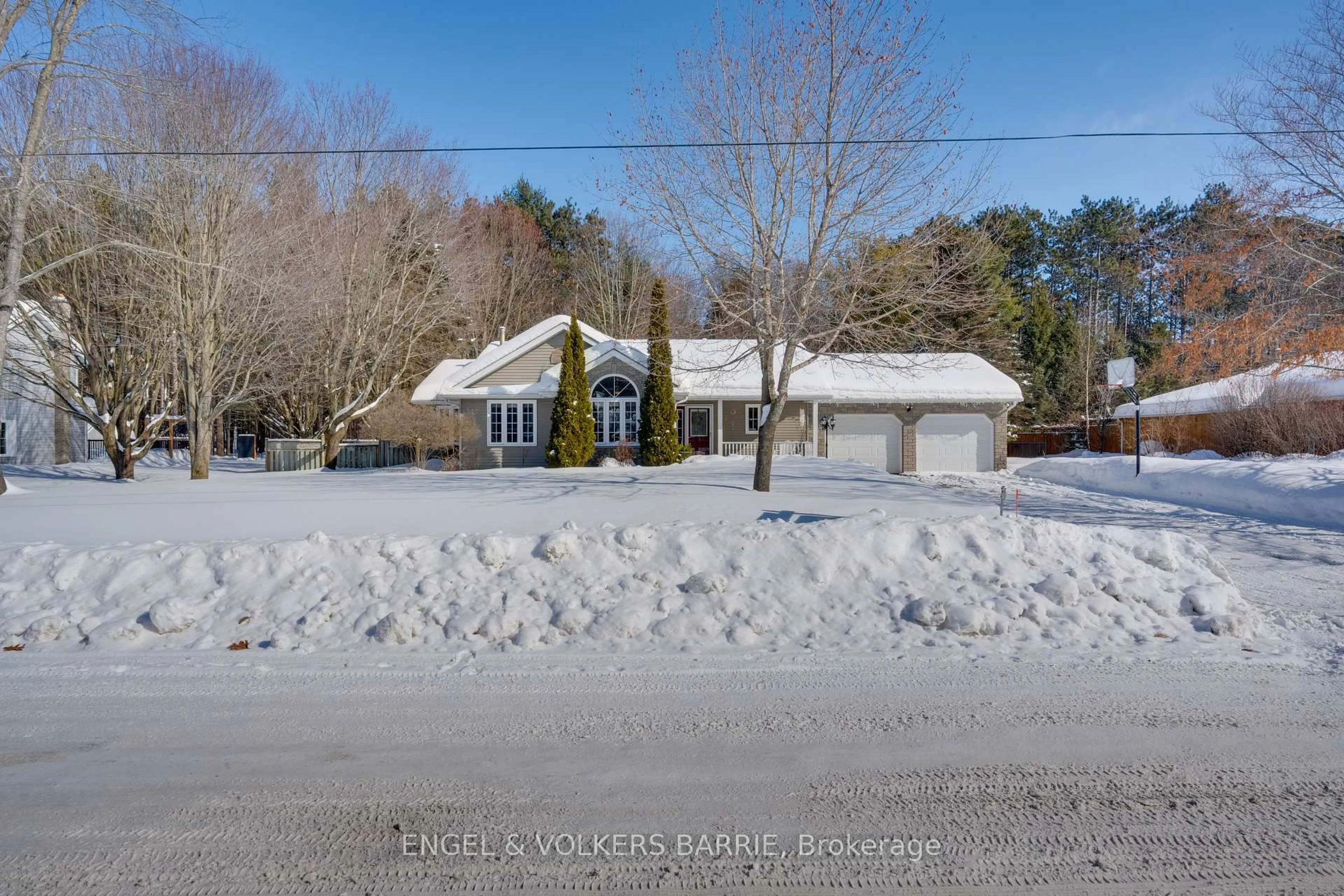 A pic from outside/outdoor area/front of a property/back of a property/a pic from drone, street for 21 Maryjane Rd, Tiny Ontario L0L 2T0