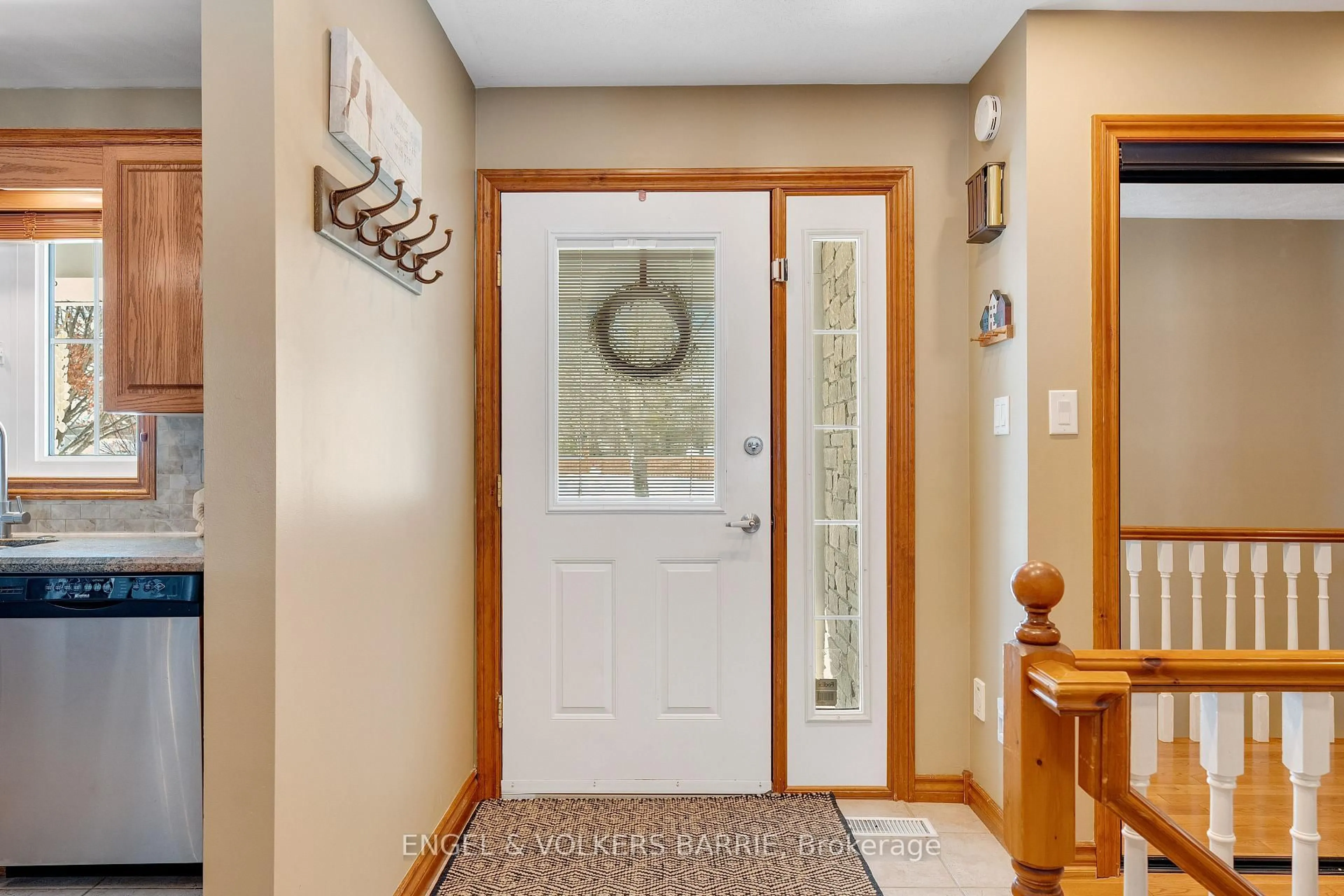 Indoor entryway for 21 Maryjane Rd, Tiny Ontario L0L 2T0