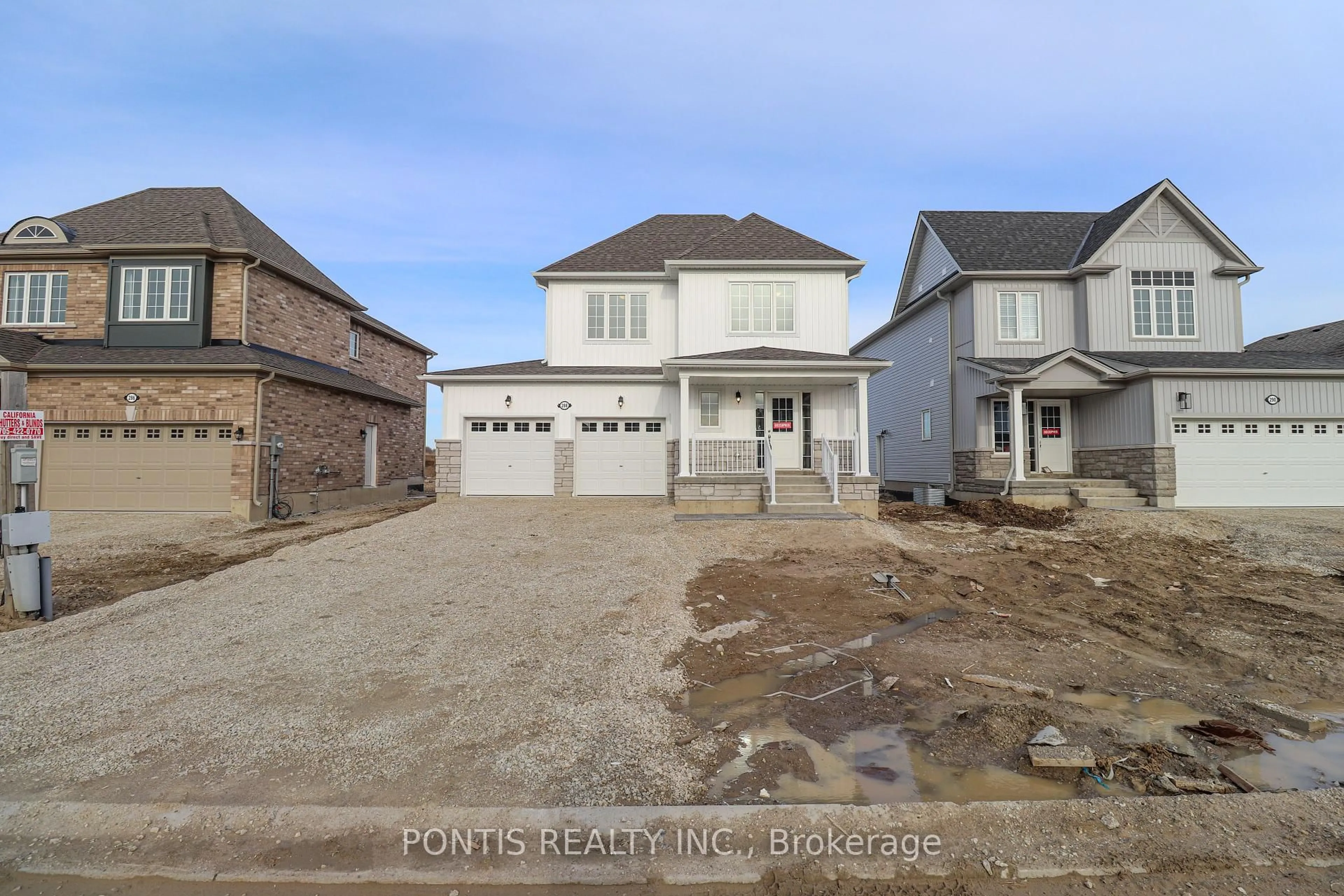 A pic from outside/outdoor area/front of a property/back of a property/a pic from drone, street for 288 Springfield Cres, Clearview Ontario L0M 1S0