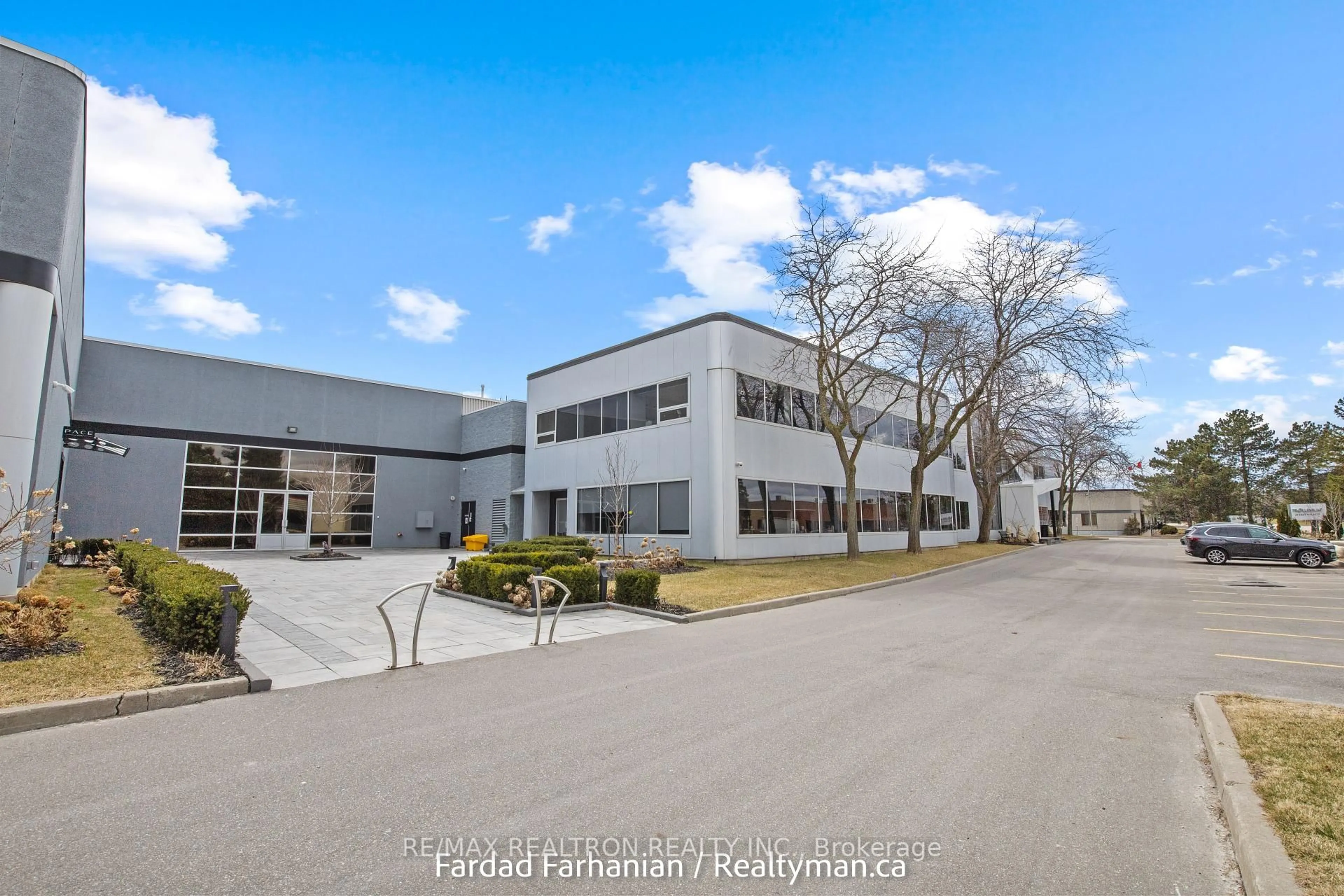 Indoor foyer for 38 Sweet Cicely St, Springwater Ontario L9X 2C7