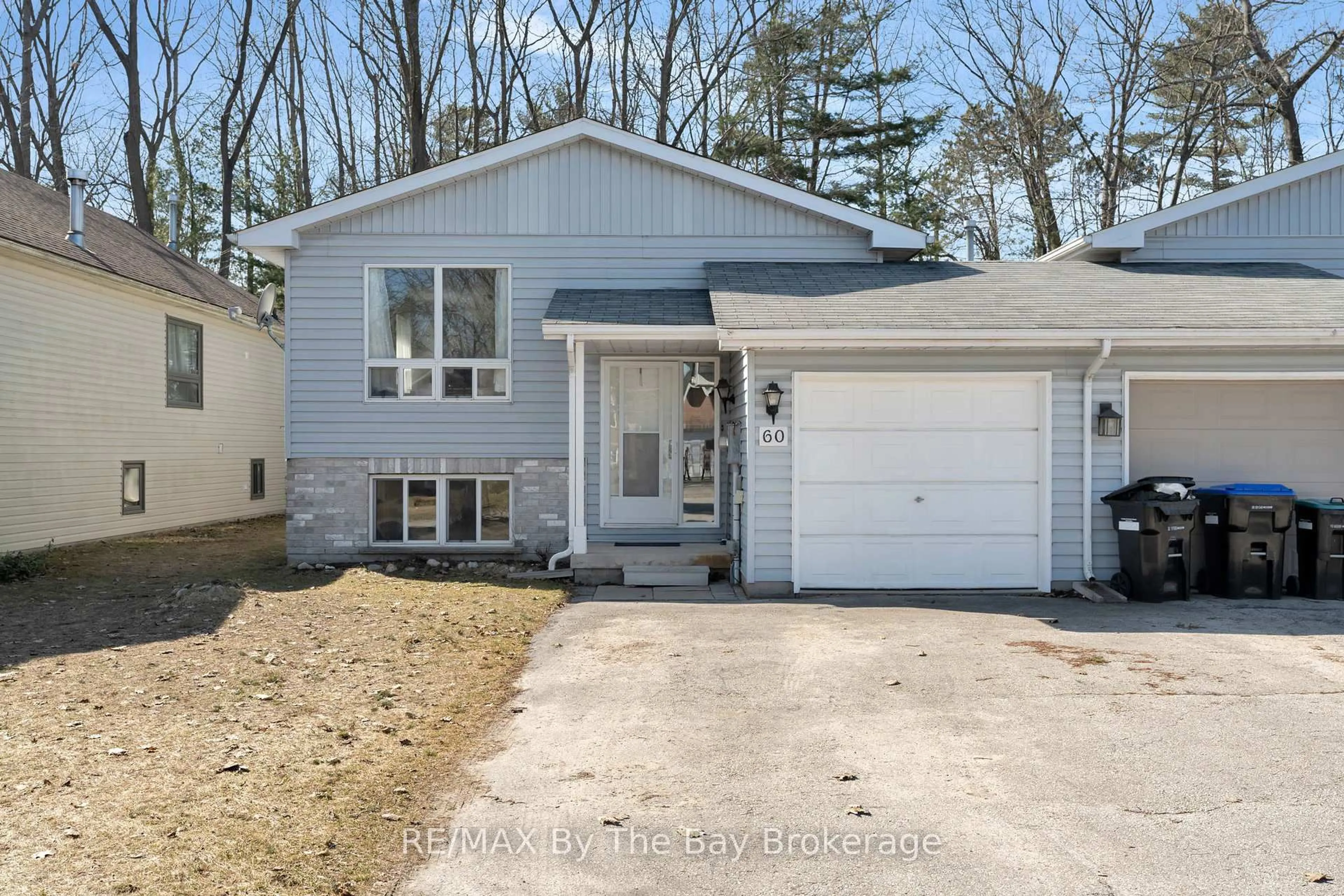 Home with vinyl exterior material, street for 60 Dyer Dr, Wasaga Beach Ontario L9Z 1E2