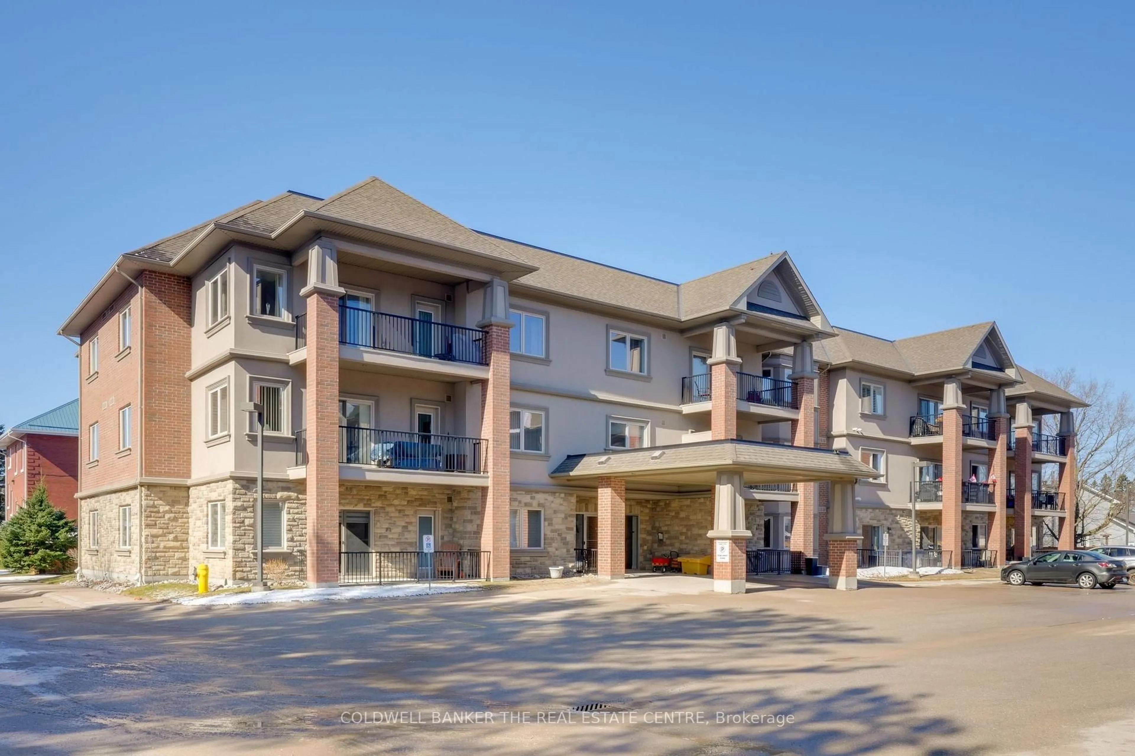 Patio, building for 19A Yonge St #305, Springwater Ontario L0L 1P0