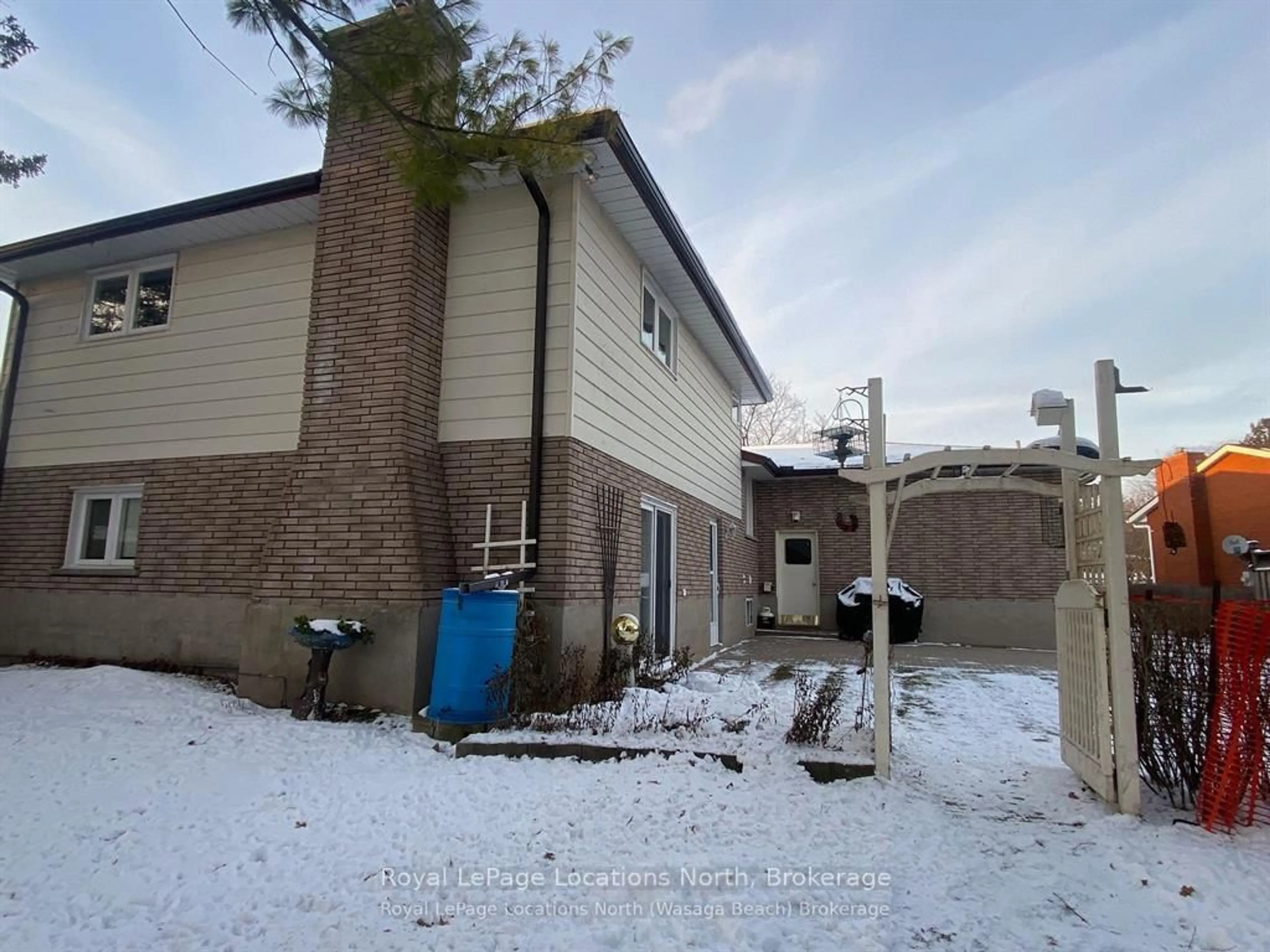 A pic from outside/outdoor area/front of a property/back of a property/a pic from drone, street for 221 John St, Clearview Ontario L0M 1S0