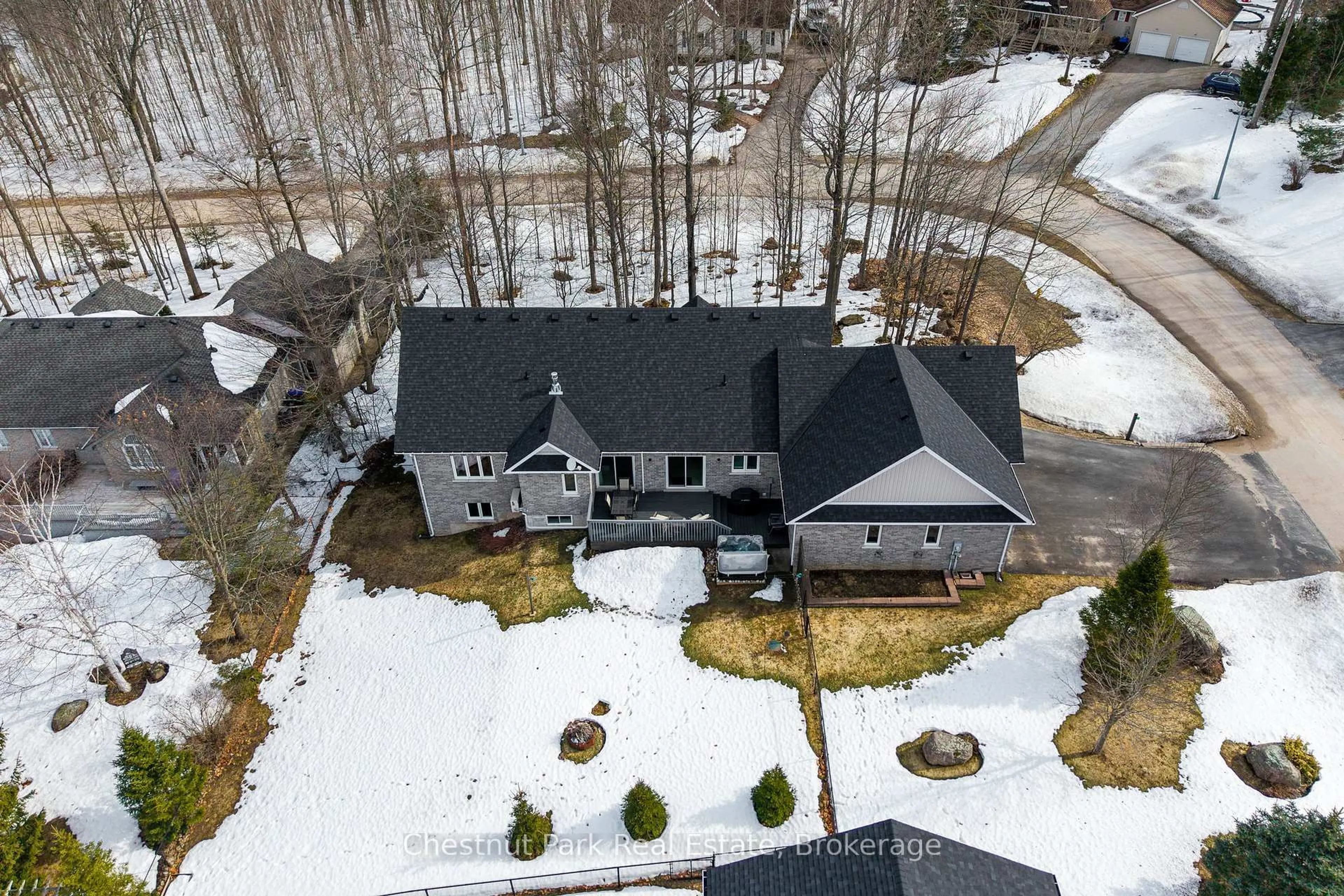 A pic from outside/outdoor area/front of a property/back of a property/a pic from drone, street for 28 Boyd Cres, Oro-Medonte Ontario L0K 1N0