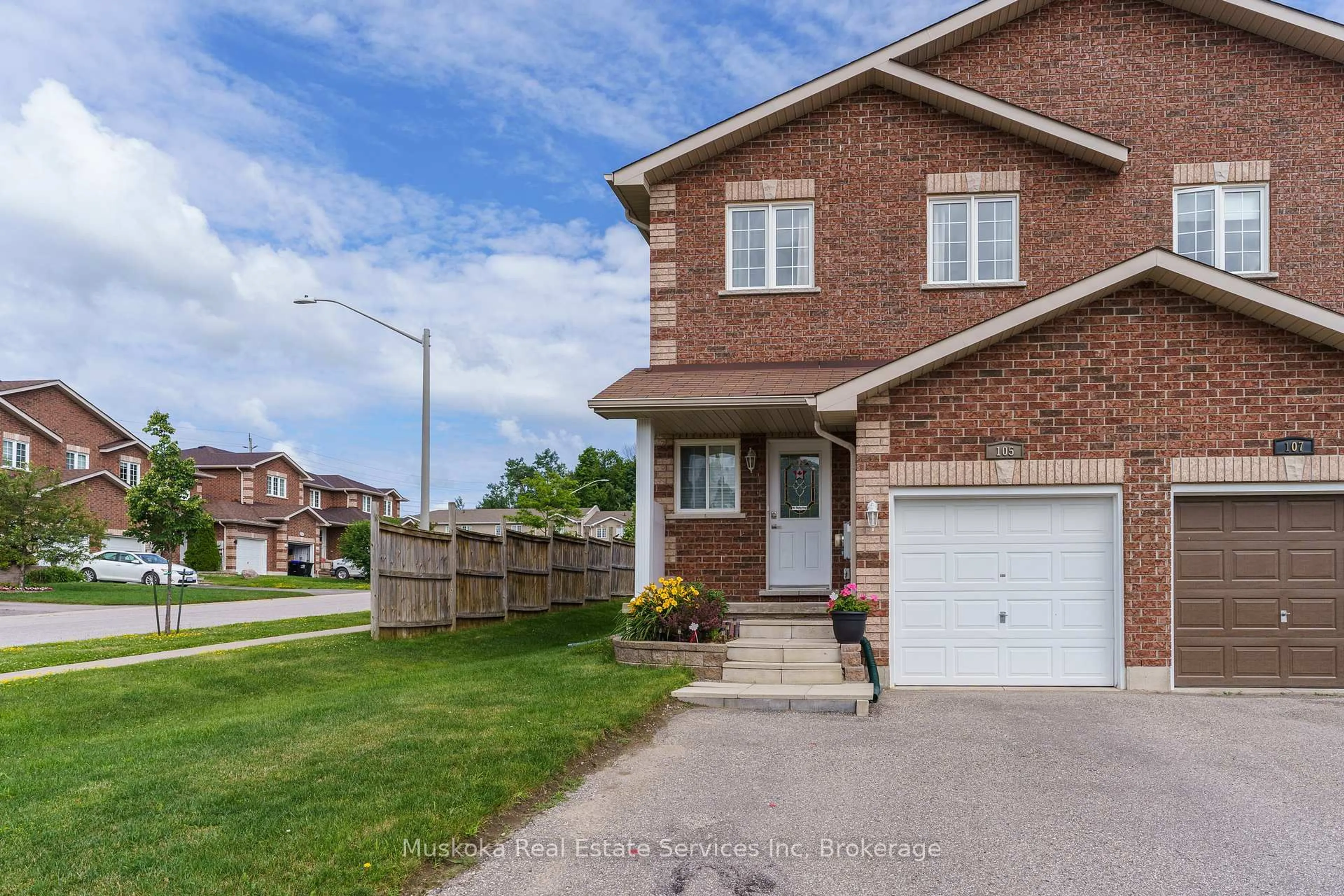 Home with brick exterior material, street for 105 Southwinds Cres, Midland Ontario L4R 0A1