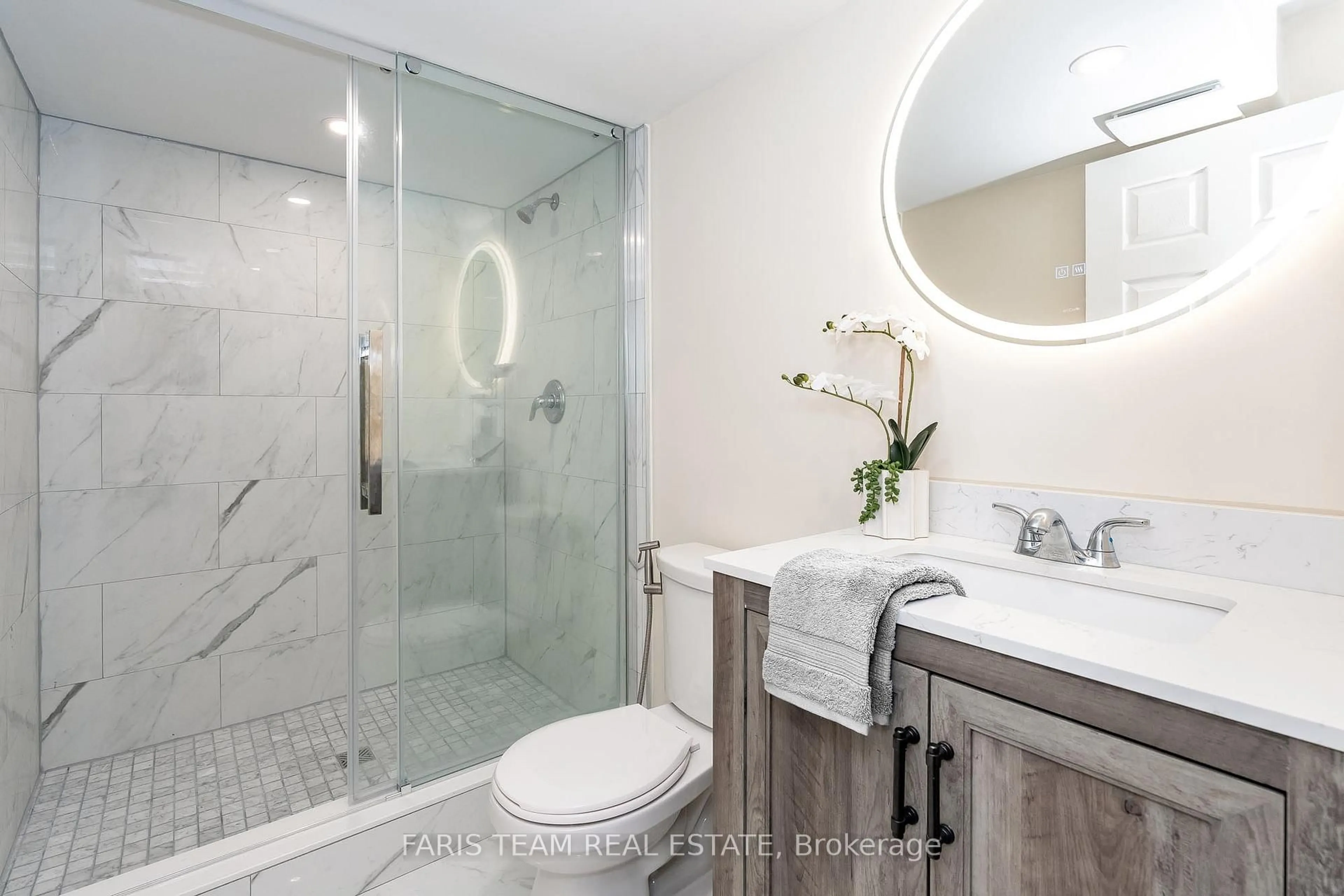Standard bathroom, ceramic/tile floor for 3096 Orion Blvd, Orillia Ontario L3V 8L4