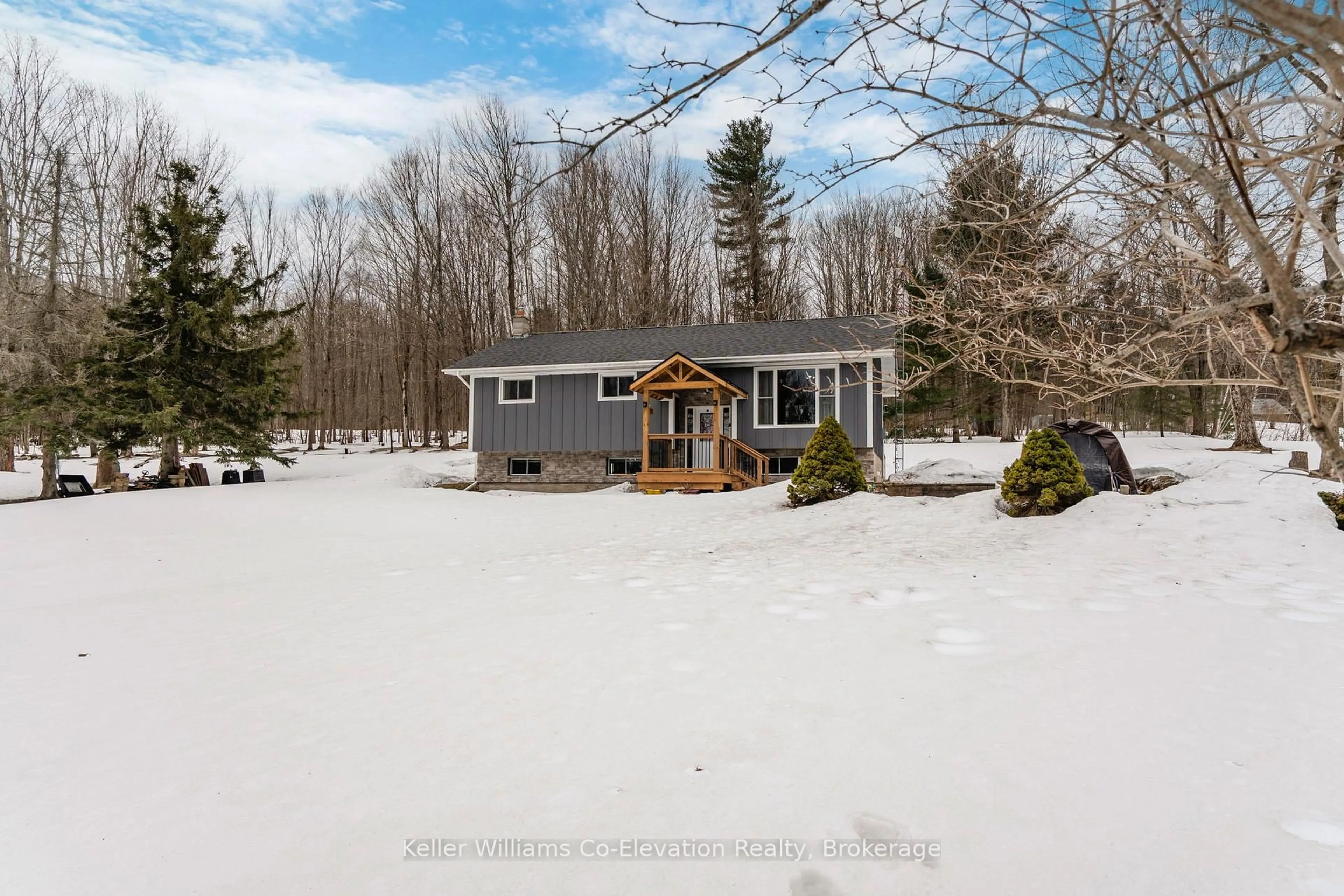 A pic from outside/outdoor area/front of a property/back of a property/a pic from drone, unknown for 2995 Fesserton Sdrd, Severn Ontario L0R 2C0