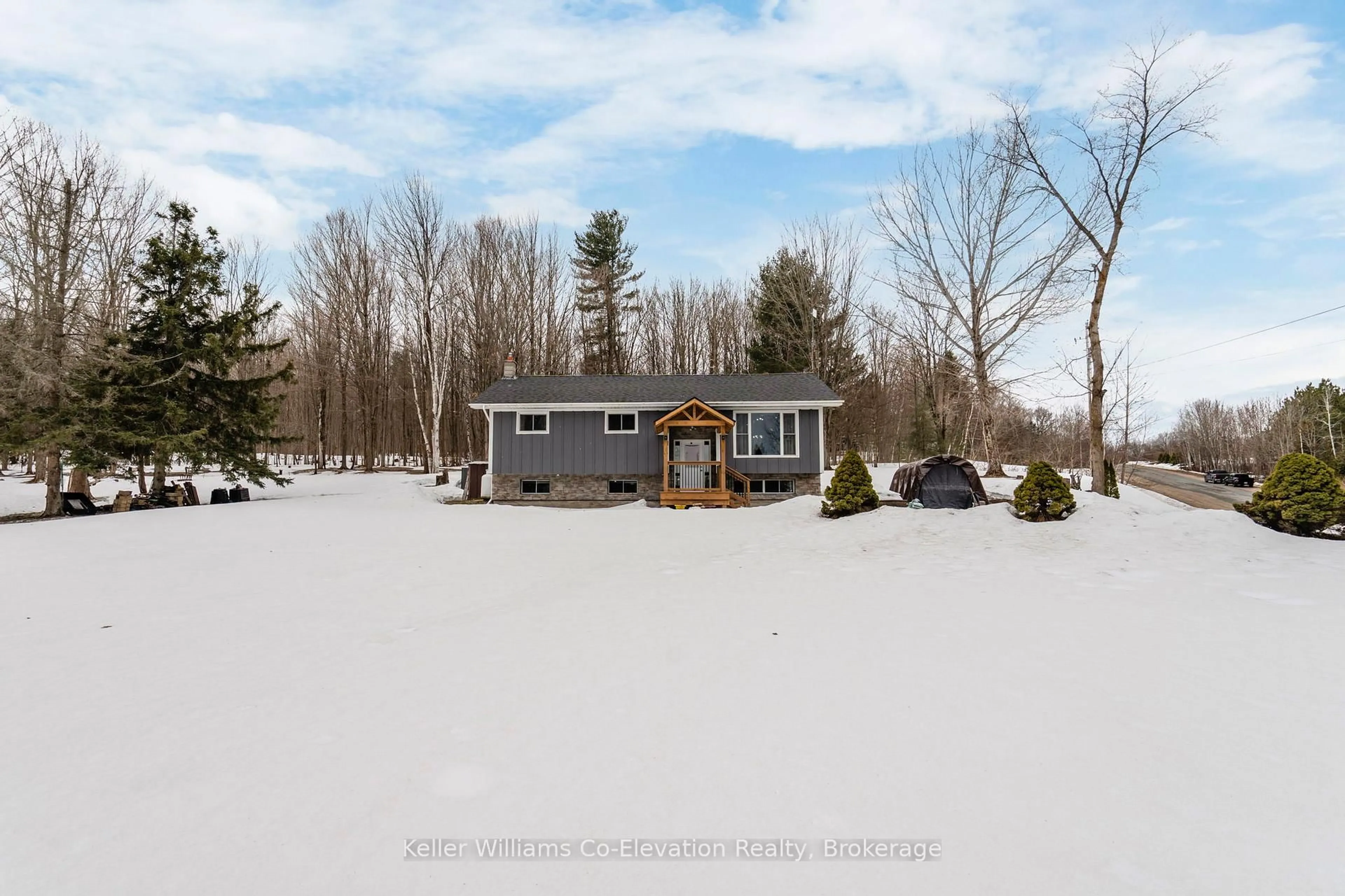 A pic from outside/outdoor area/front of a property/back of a property/a pic from drone, water/lake/river/ocean view for 2995 Fesserton Sdrd, Severn Ontario L0R 2C0