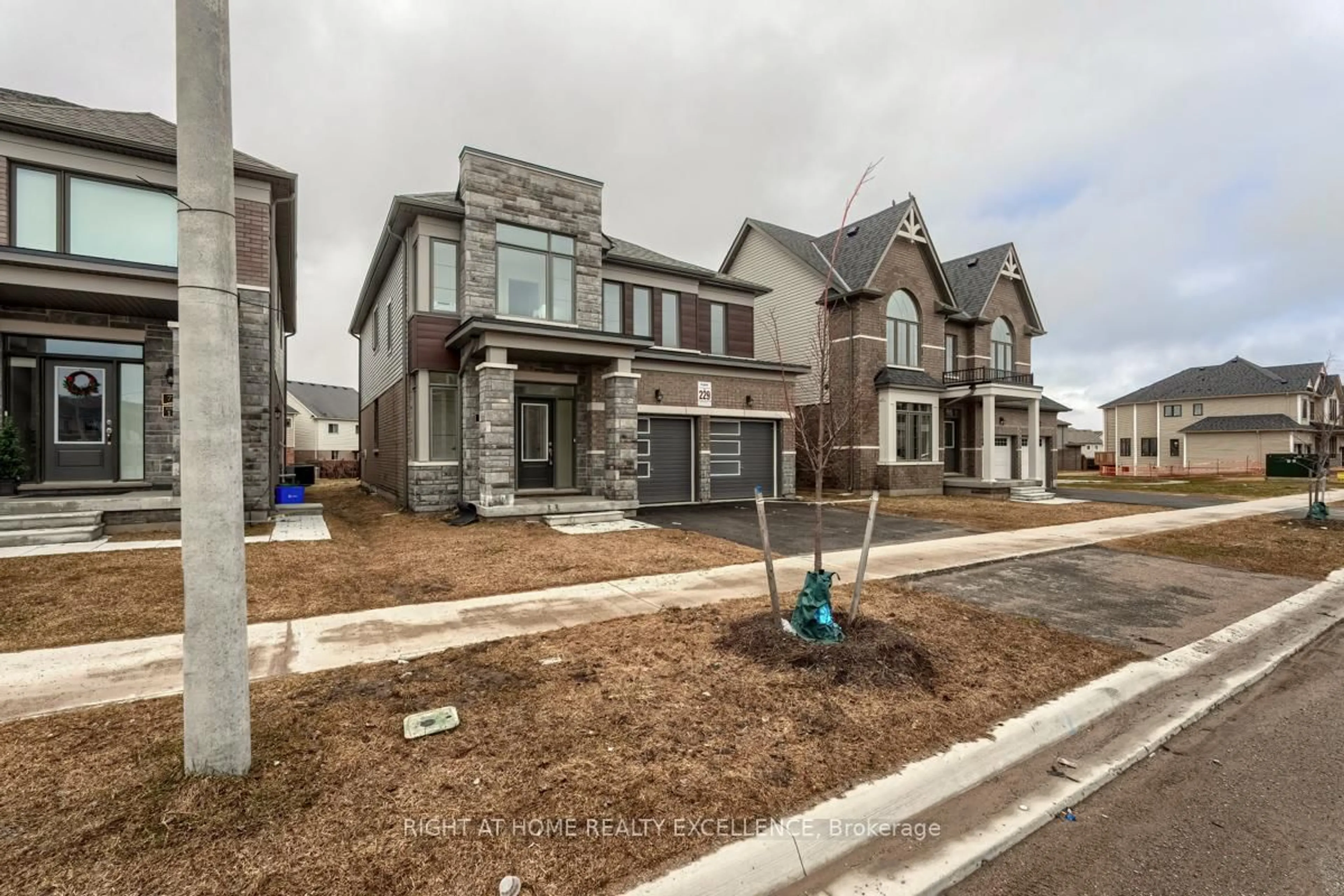 Home with brick exterior material, street for 73 Nottingham Rd, Barrie Ontario L9J 0L3